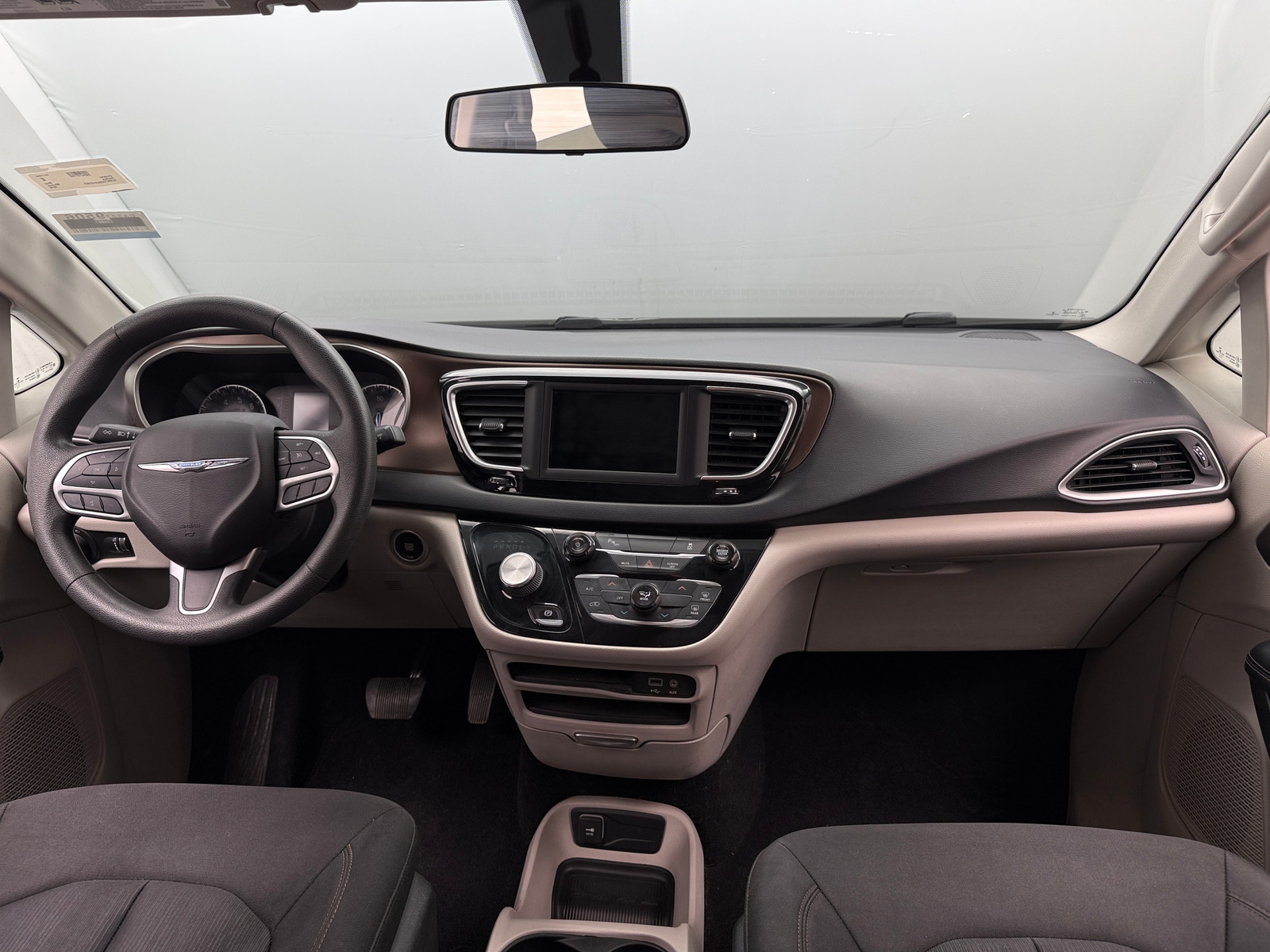 Thumbnail: 2018 Chrysler Pacifica - 3