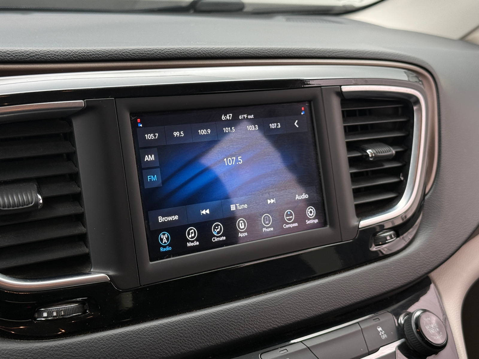 Thumbnail: 2018 Chrysler Pacifica - 4