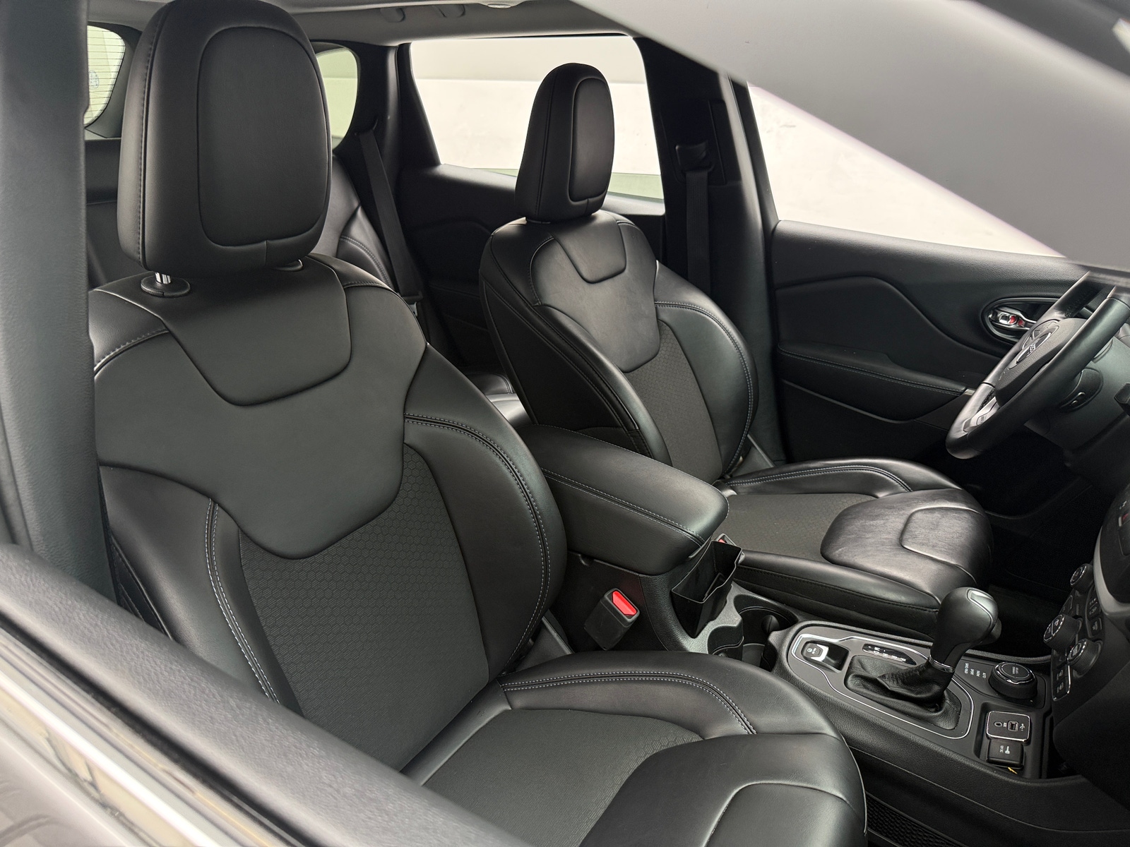 Thumbnail: 2020 Jeep Cherokee - 2