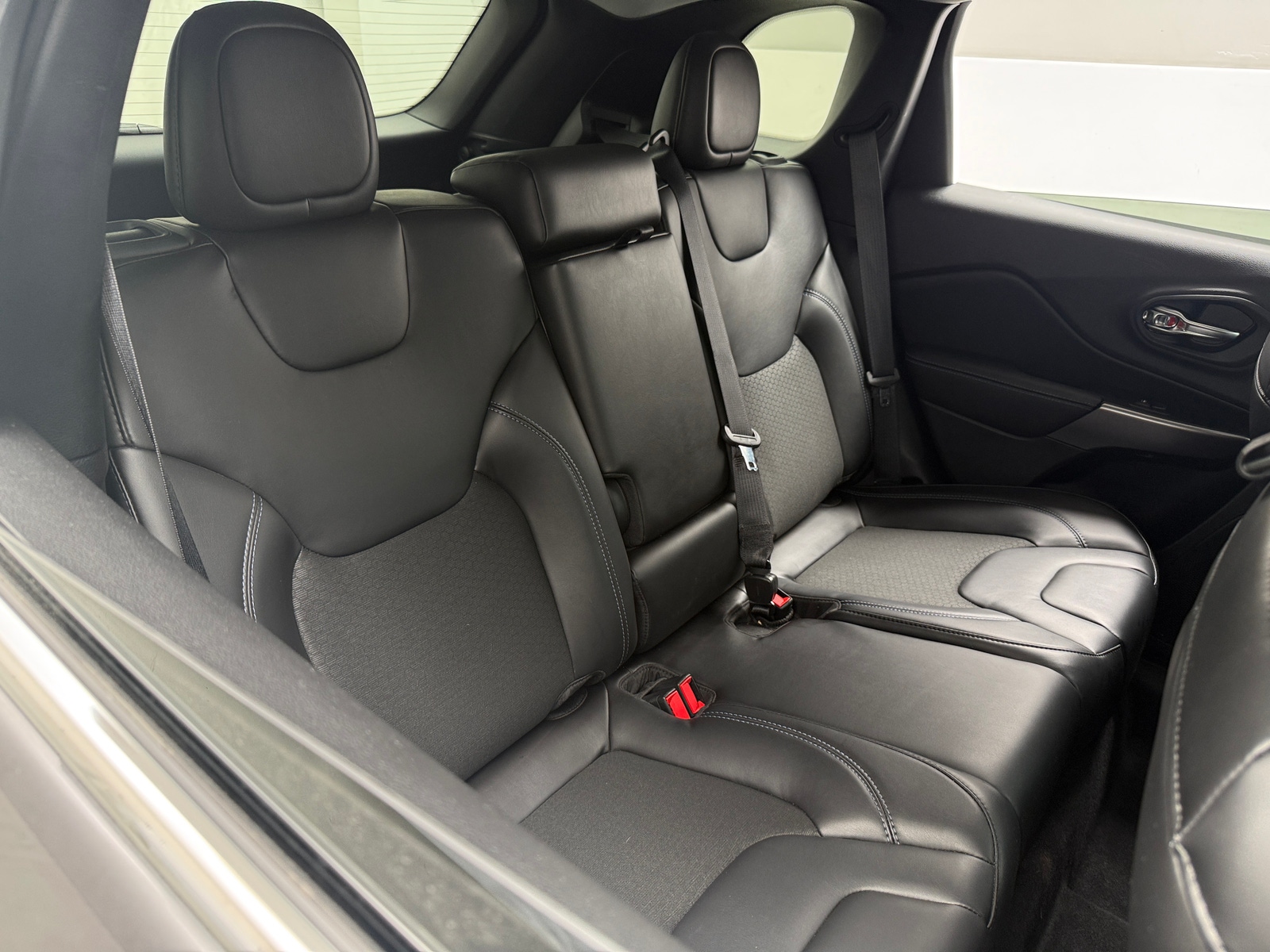 Thumbnail: 2020 Jeep Cherokee - 6