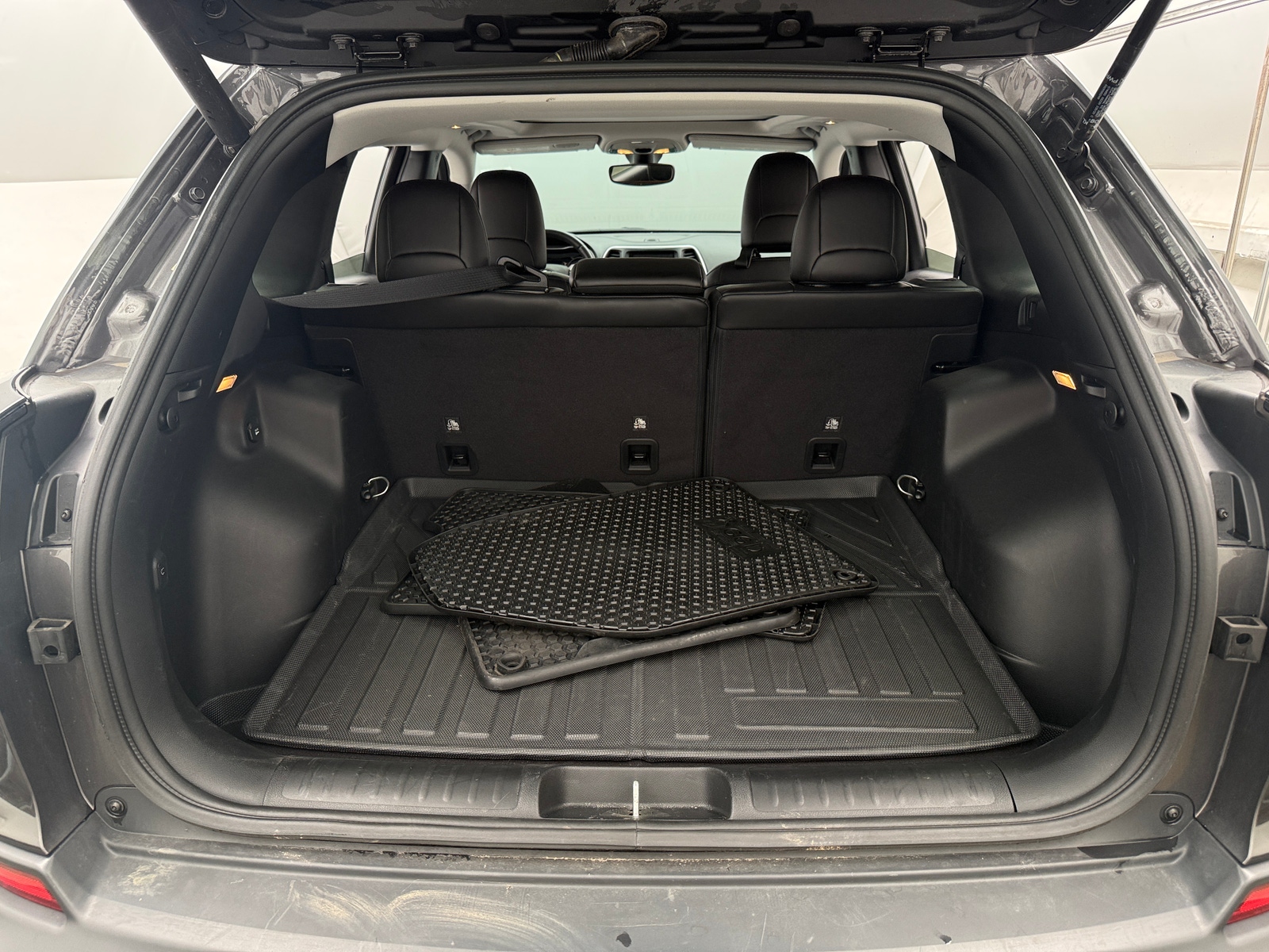 Thumbnail: 2020 Jeep Cherokee - 7