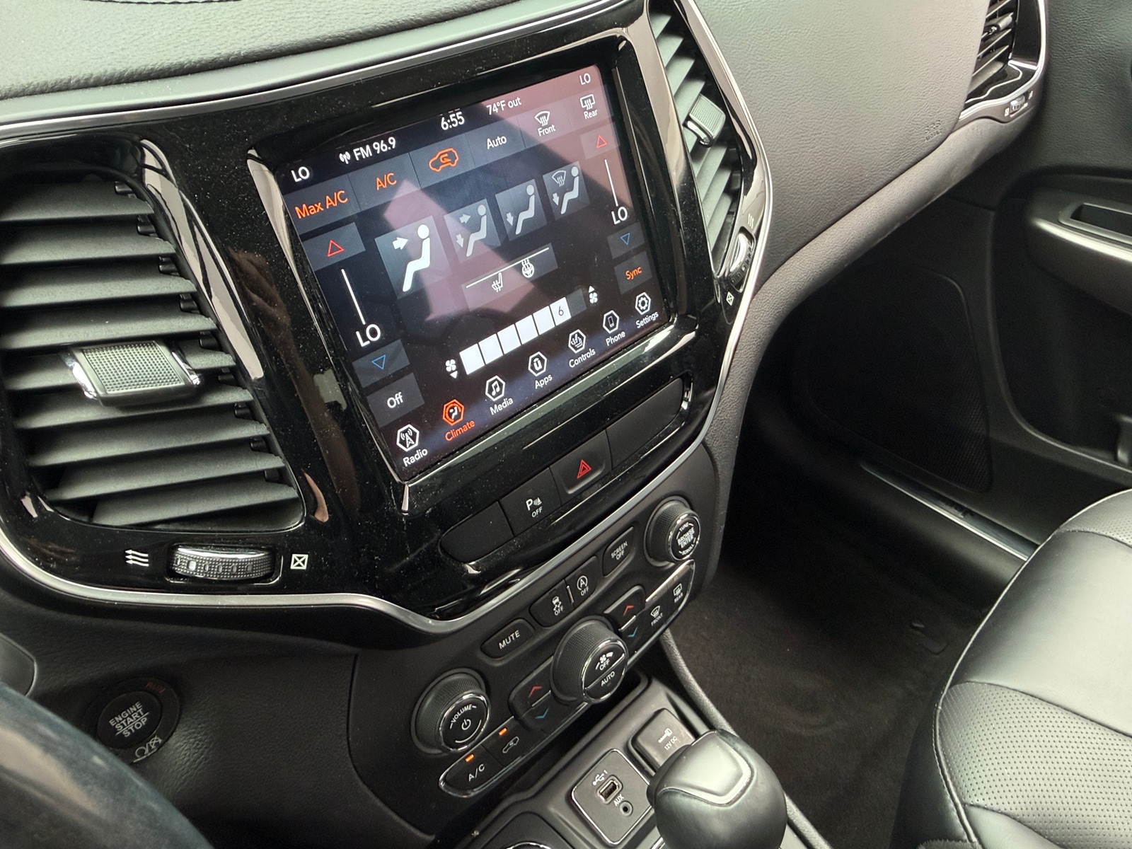 Thumbnail: 2020 Jeep Cherokee - 3