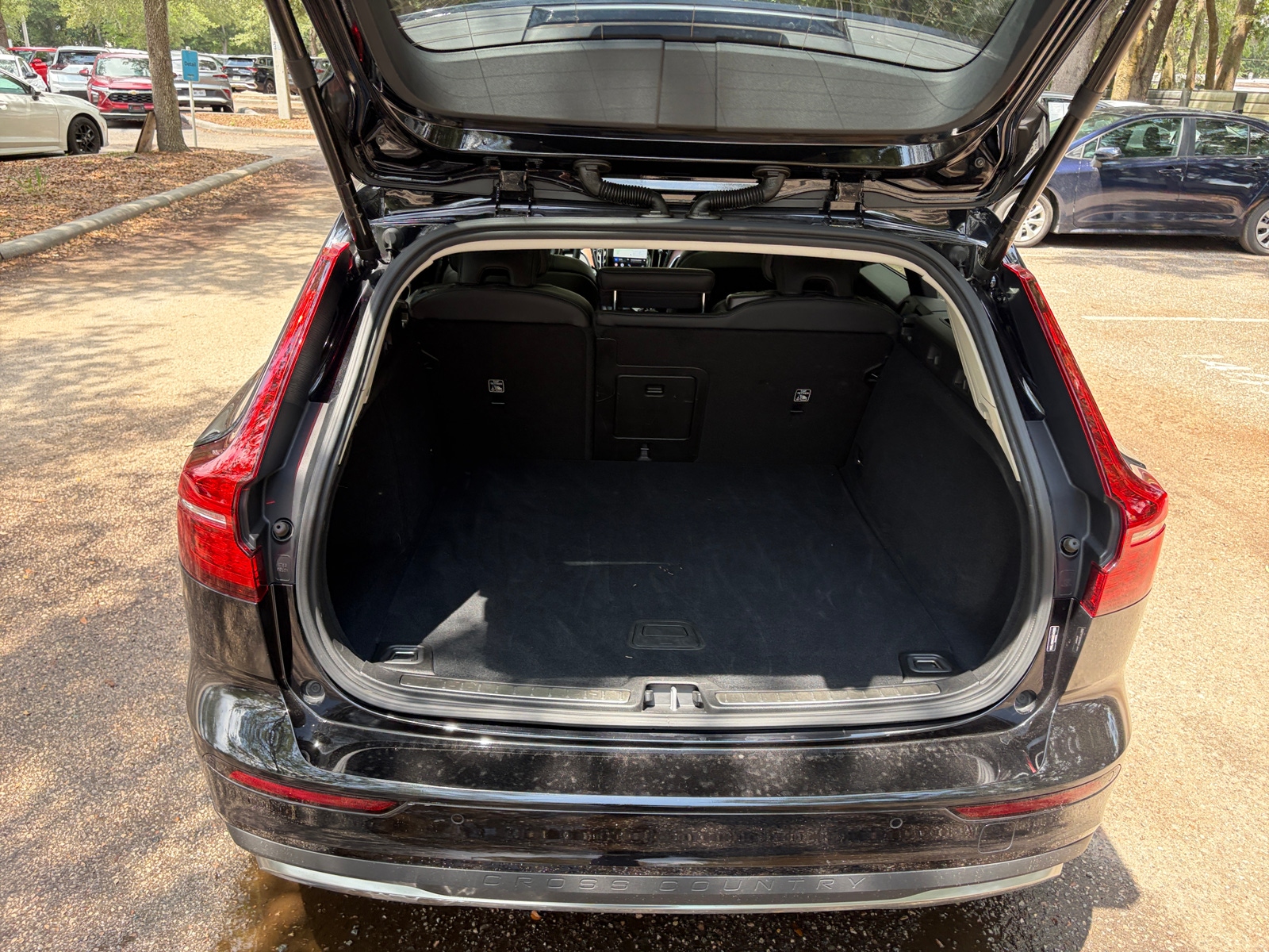 Thumbnail: 2025 Volvo V60 - 5