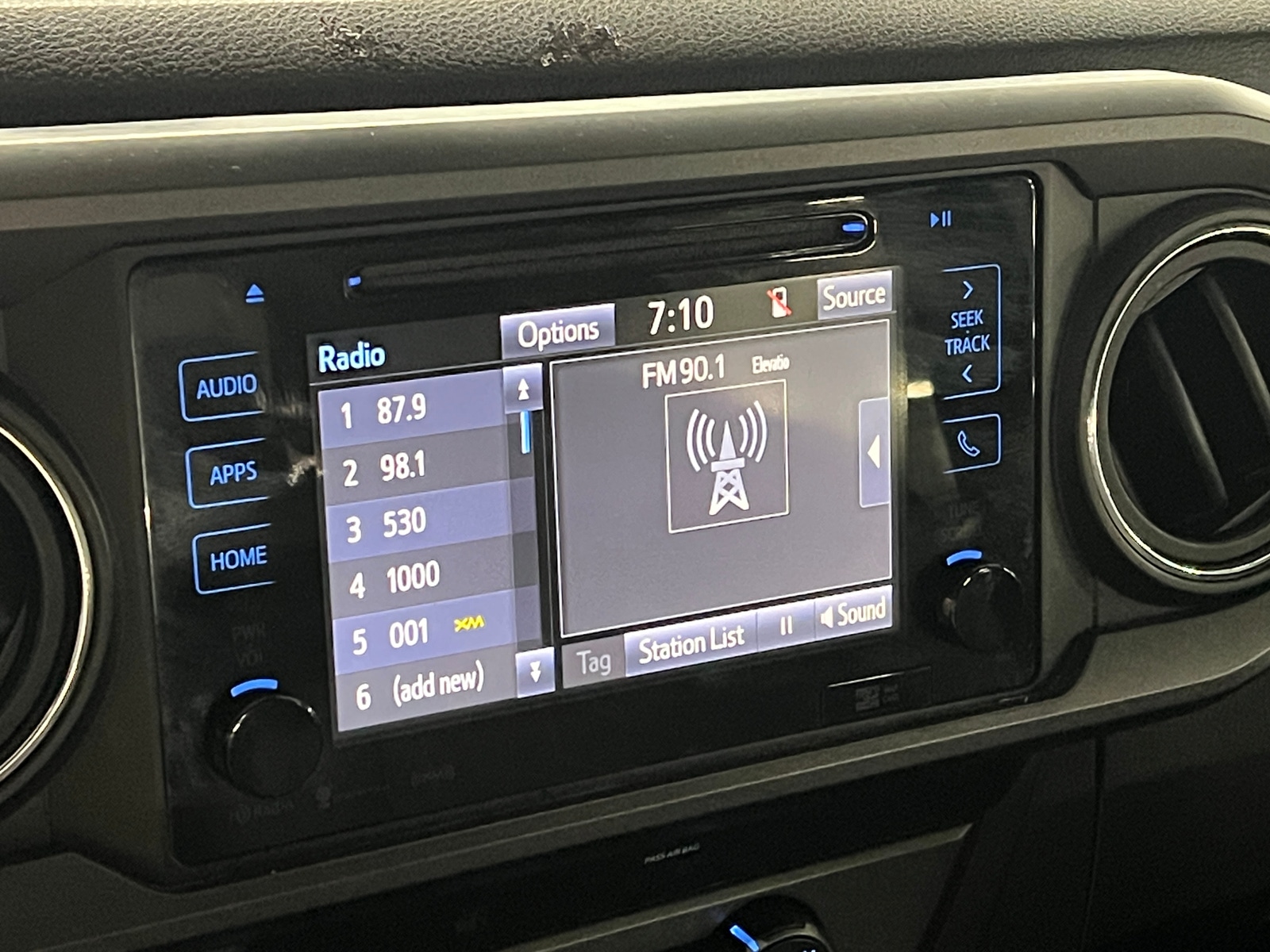 Thumbnail: 2019 Toyota Tacoma - 4