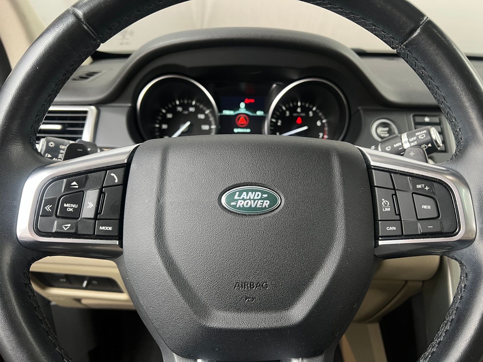Thumbnail: 2019 Land Rover Discovery Sport - 4