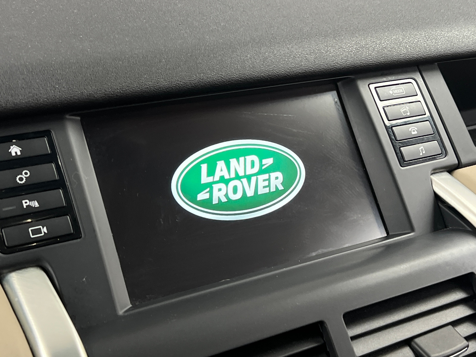 Thumbnail: 2019 Land Rover Discovery Sport - 3