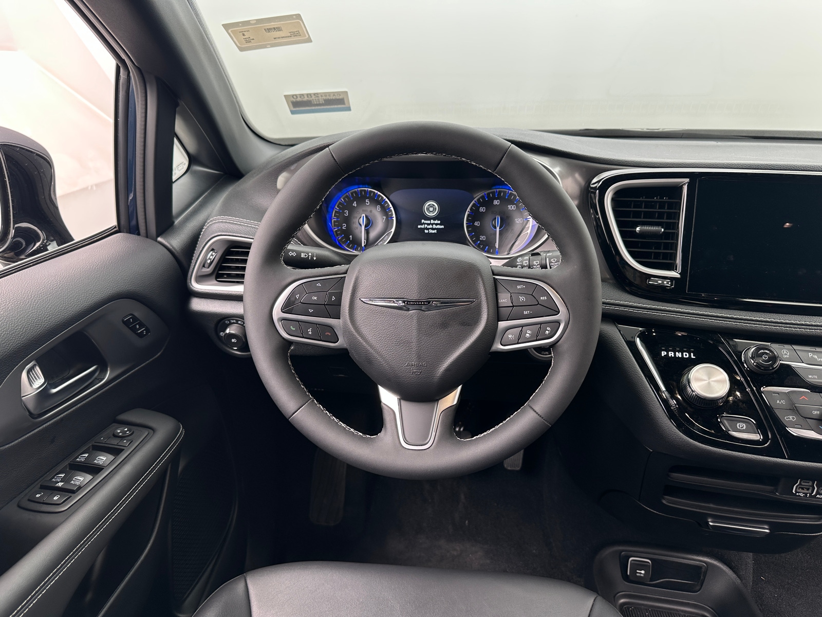 Thumbnail: 2025 Chrysler Pacifica - 4