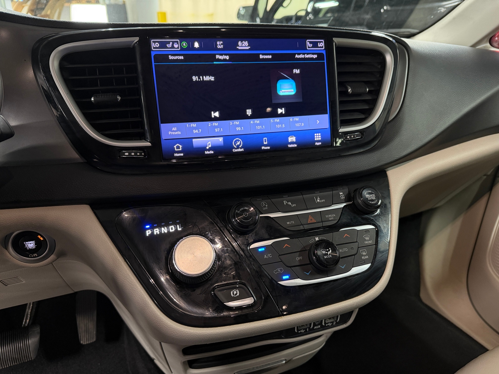 Thumbnail: 2021 Chrysler Pacifica - 3