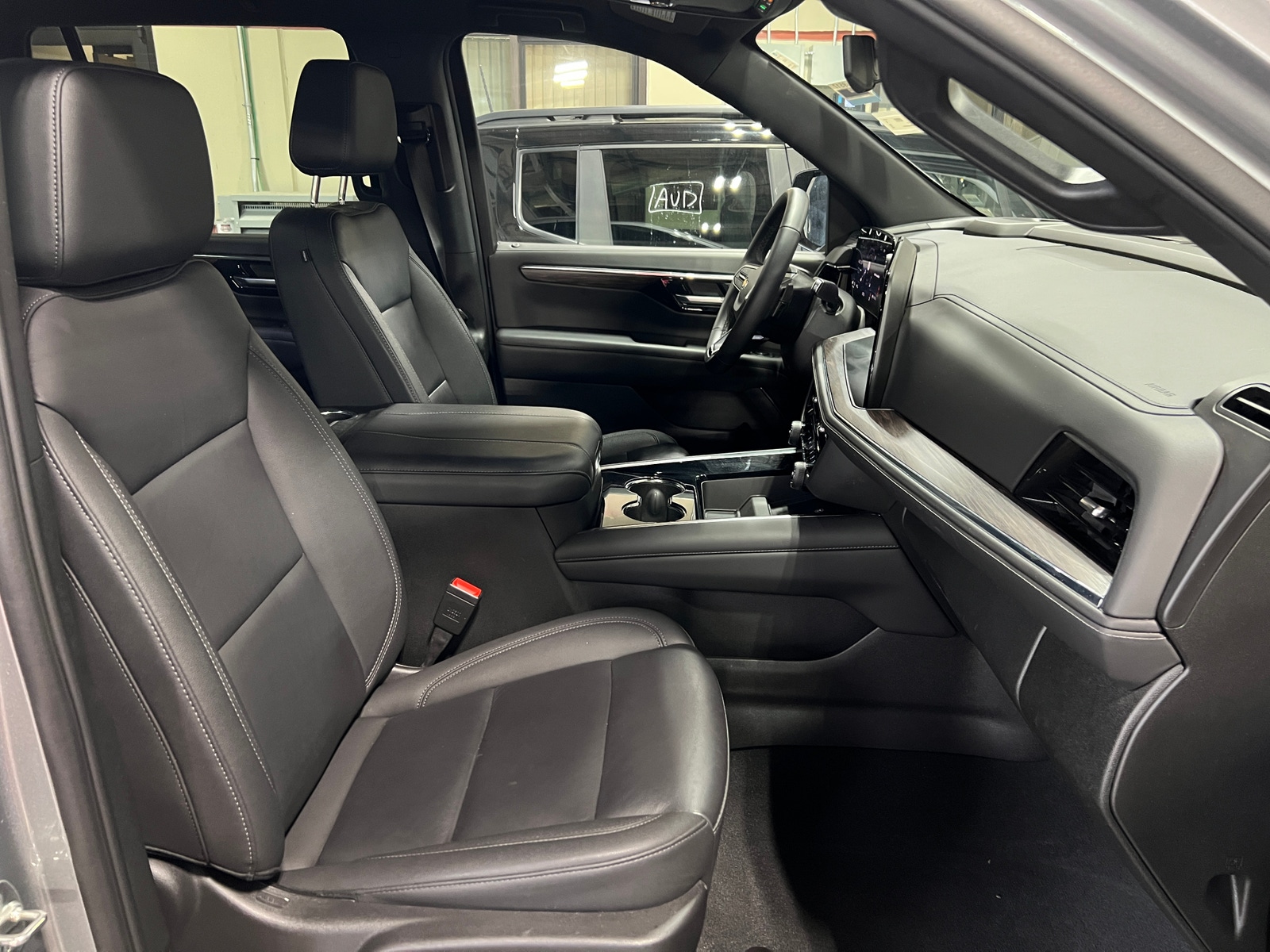 Thumbnail: 2025 Chevrolet Tahoe - 2