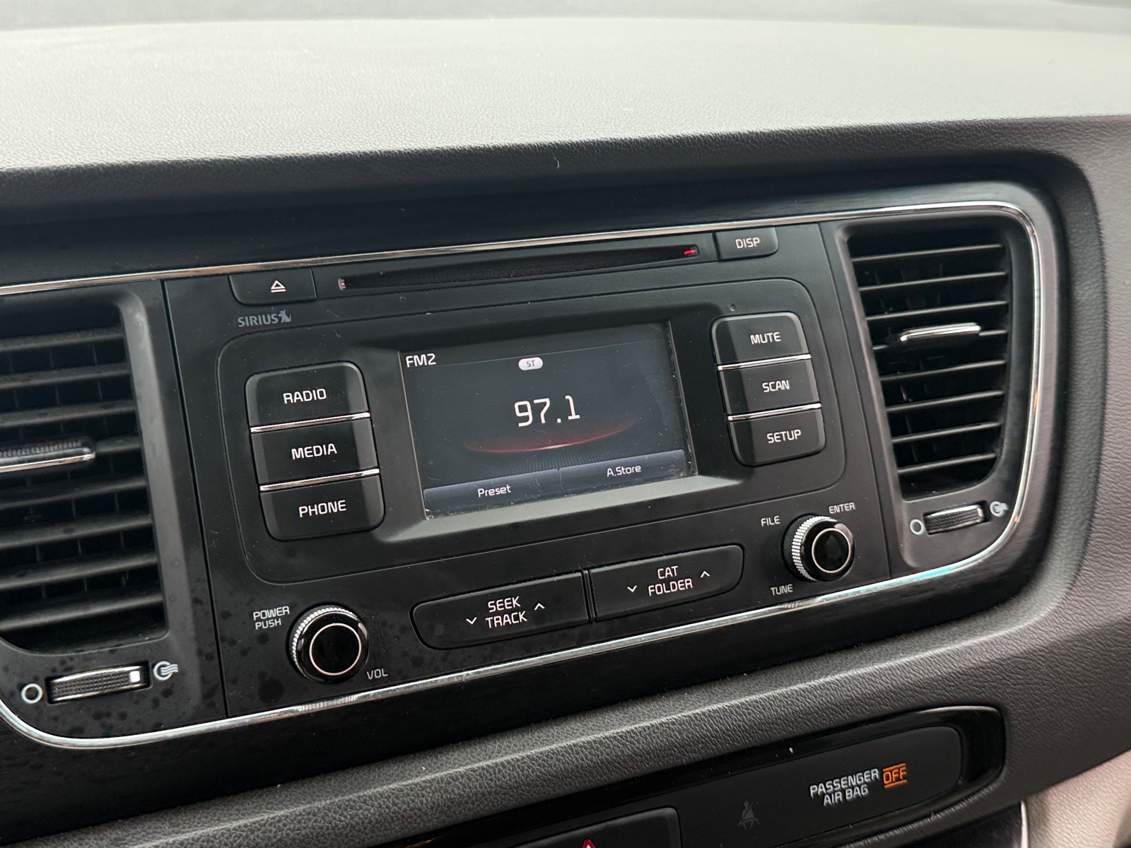 Thumbnail: 2016 Kia Sedona - 4