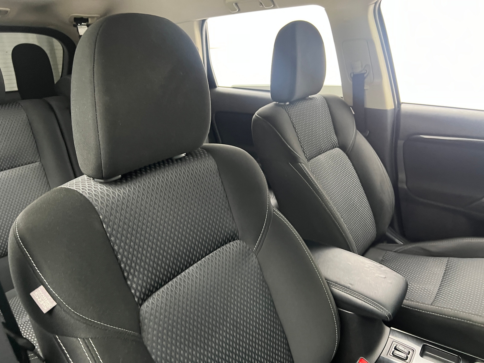 Thumbnail: 2019 Mitsubishi Outlander - 2