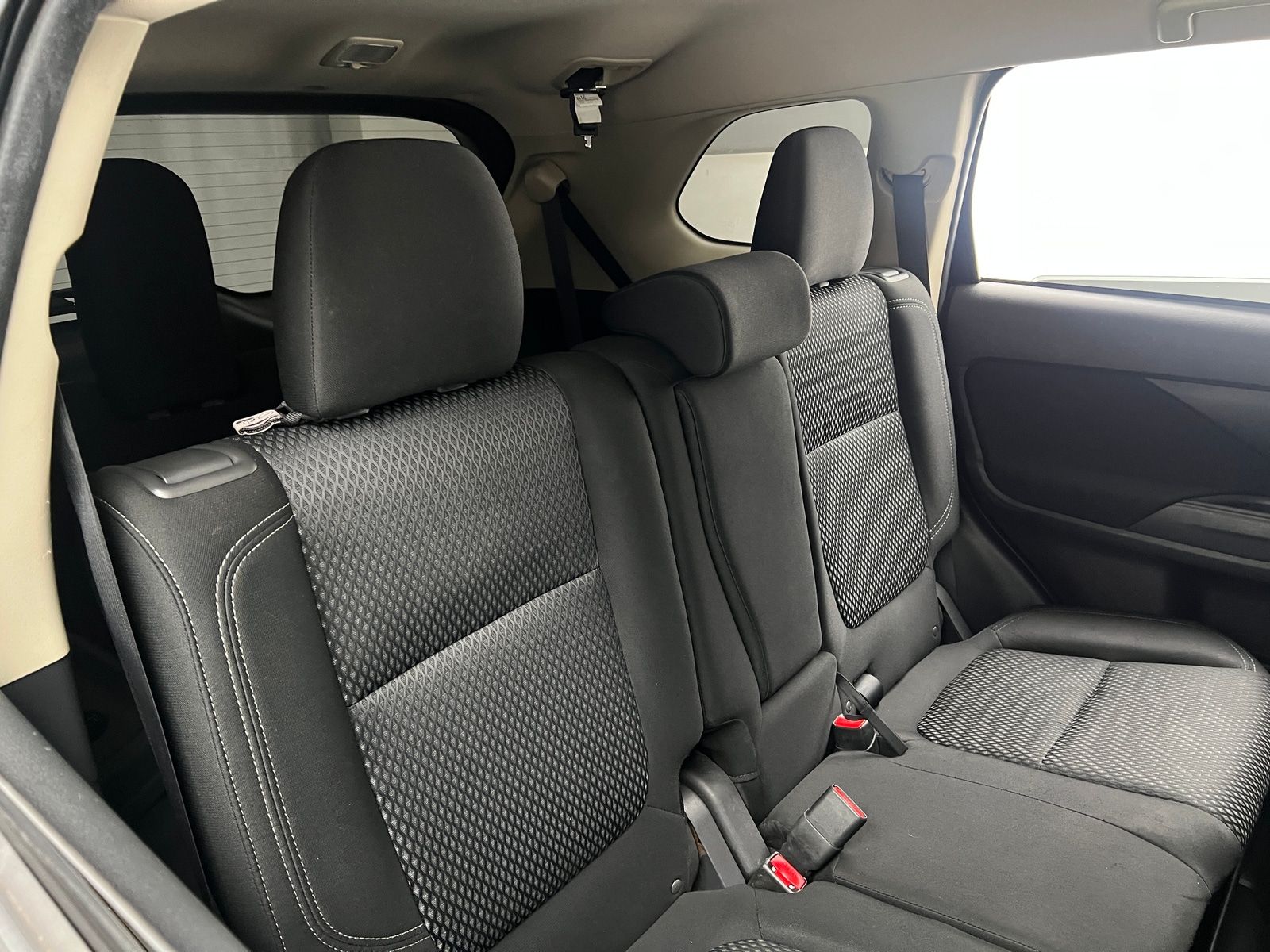 Thumbnail: 2019 Mitsubishi Outlander - 6