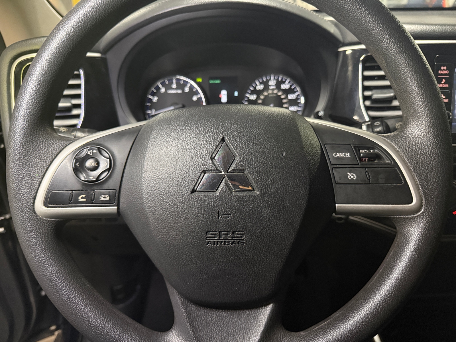 Thumbnail: 2019 Mitsubishi Outlander - 5