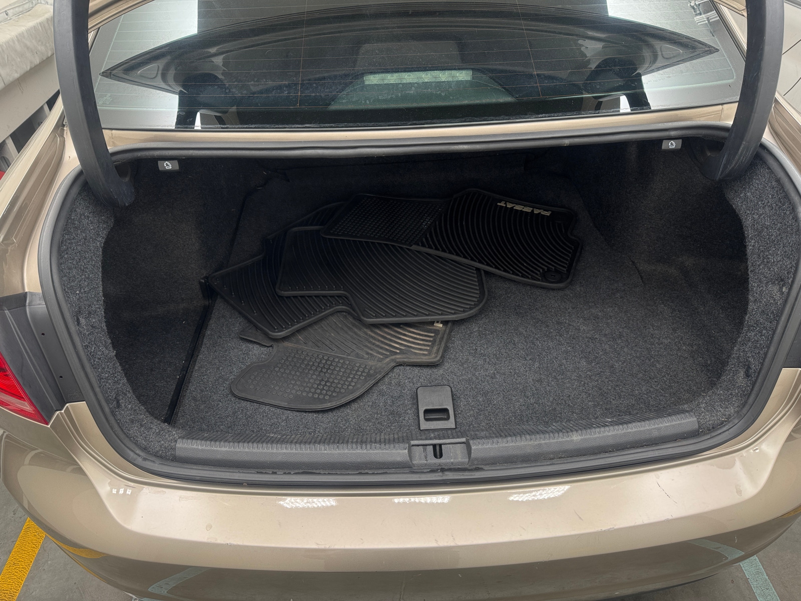 Thumbnail: 2015 Volkswagen Passat - 7