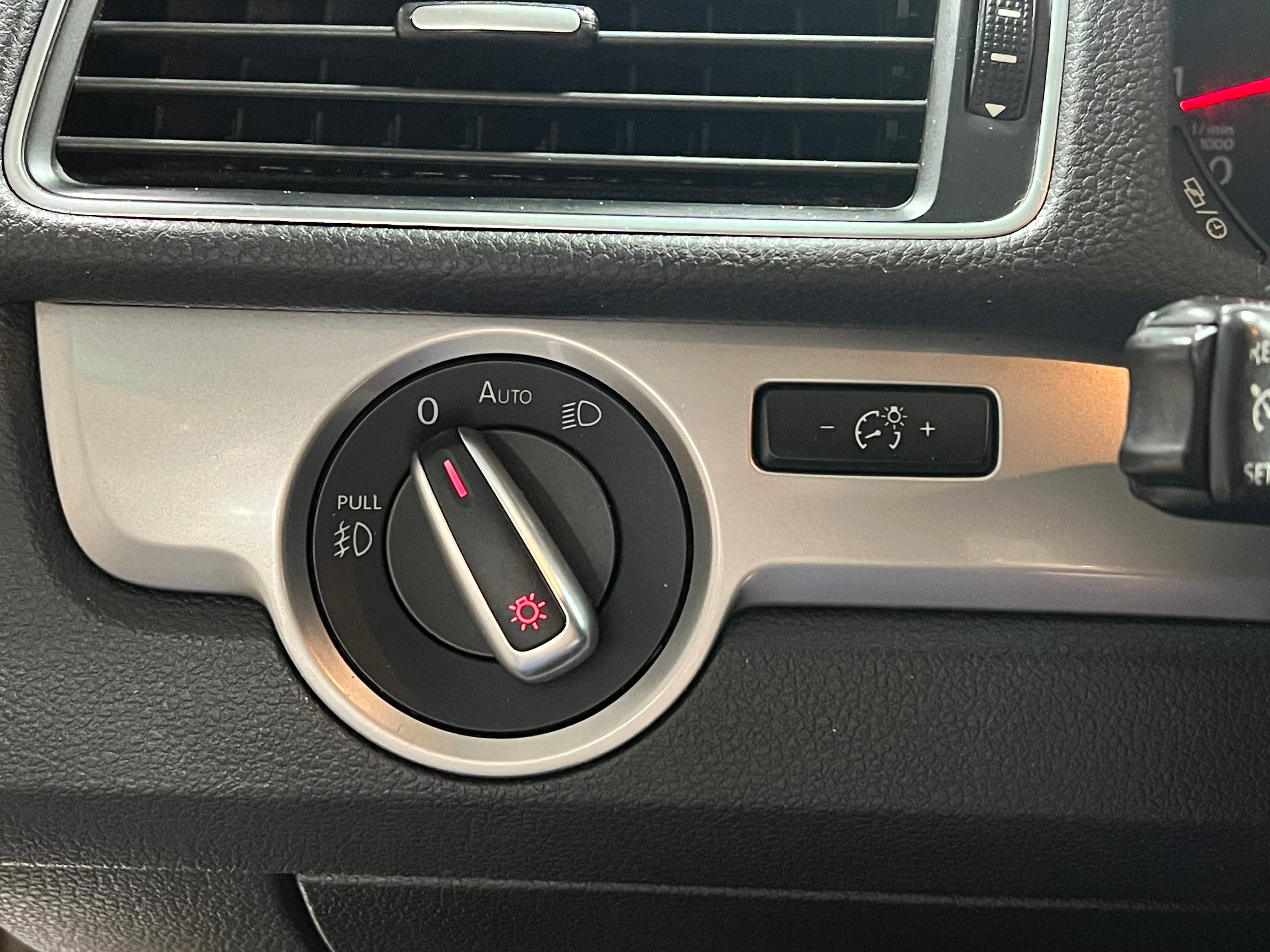 Used 2015 Volkswagen Passat Limited Edition with VIN 1VWAS7A39FC111425 for sale in Auburn, WA