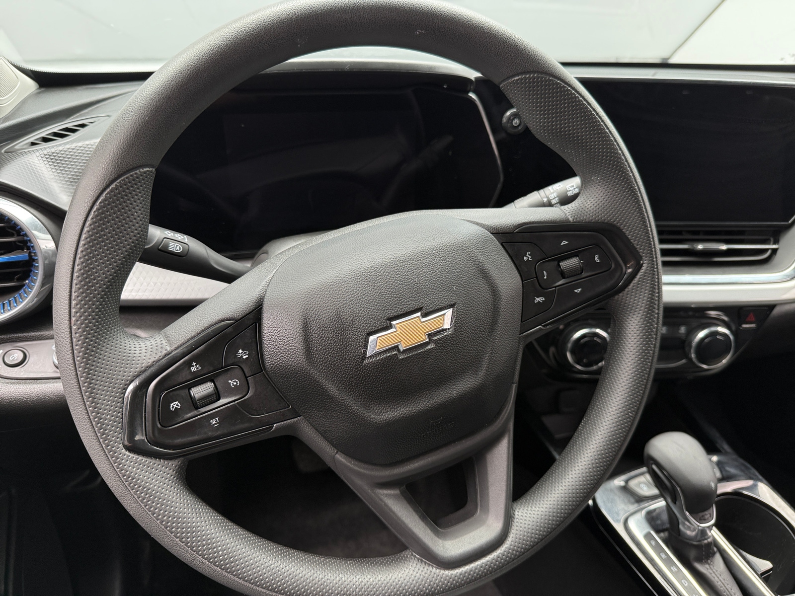 Thumbnail: 2025 Chevrolet Trax - 5