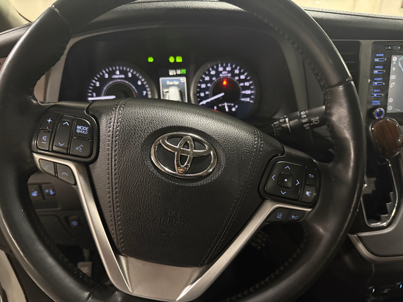 Thumbnail: 2020 Toyota Sienna - 4