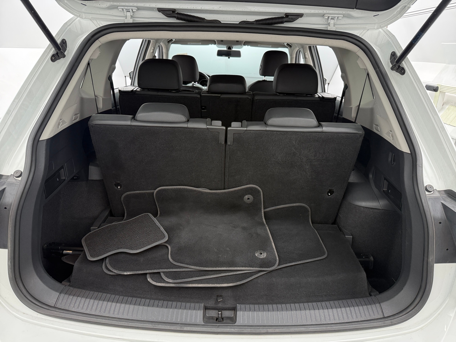 Thumbnail: 2019 Volkswagen Tiguan - 6