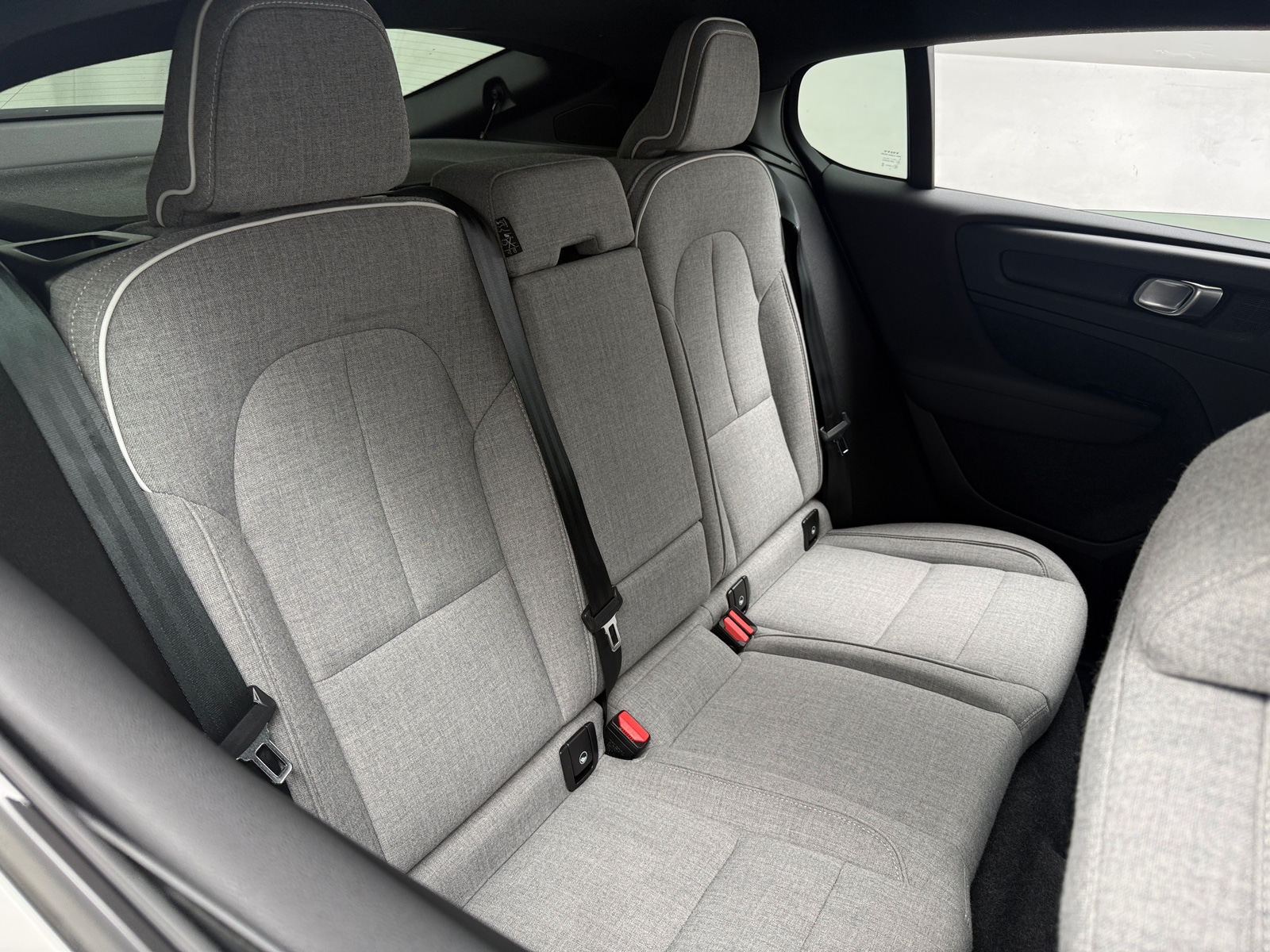 Thumbnail: 2023 Volvo C40 - 6