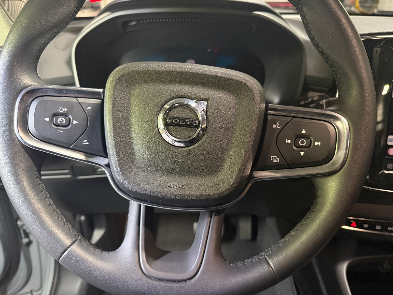 Thumbnail: 2024 Volvo XC40 - 4
