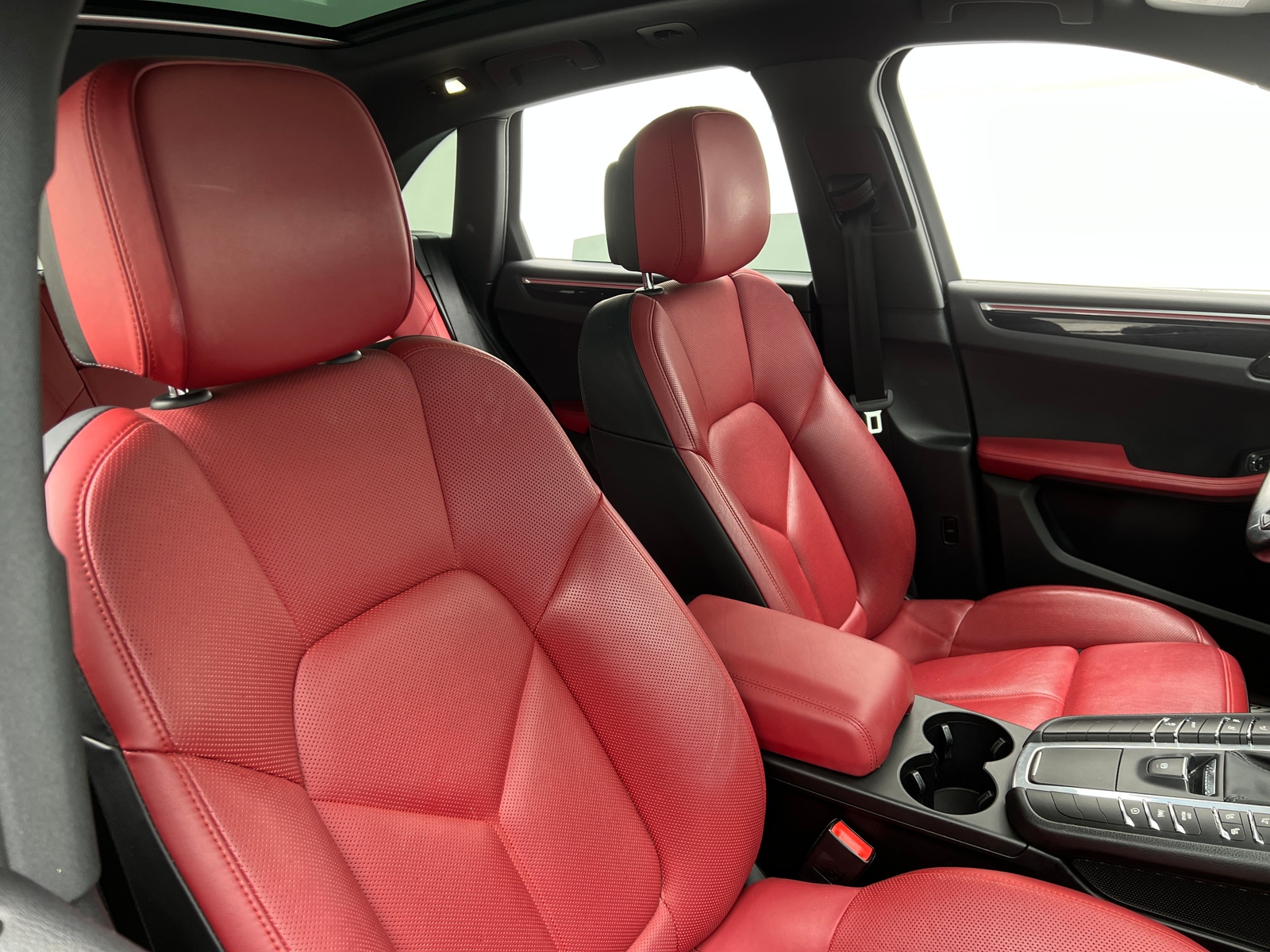 Thumbnail: 2017 Porsche Macan - 2