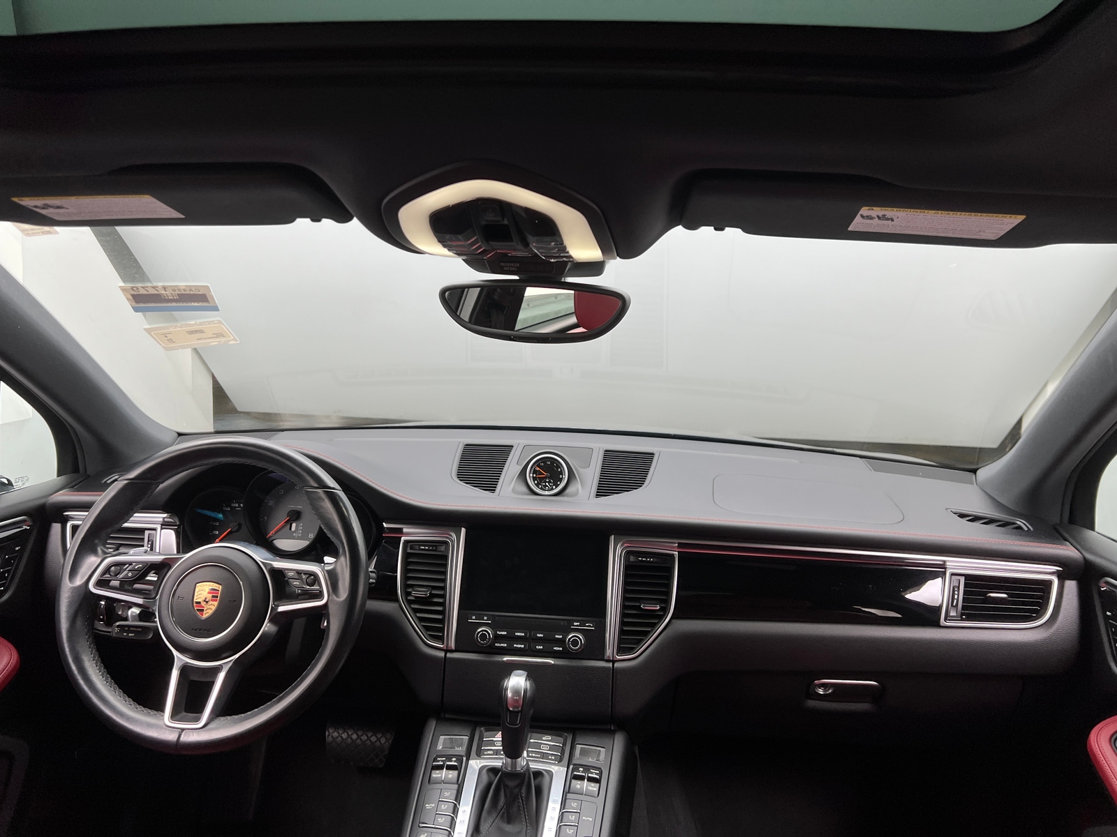 Thumbnail: 2017 Porsche Macan - 3