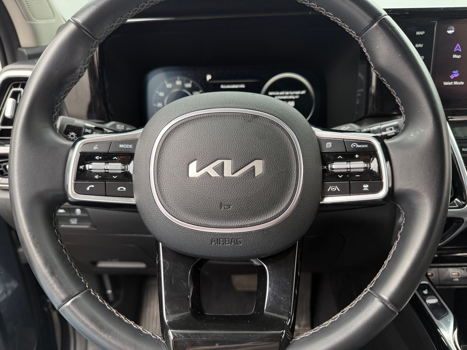 Thumbnail: 2023 Kia Sorento - 4