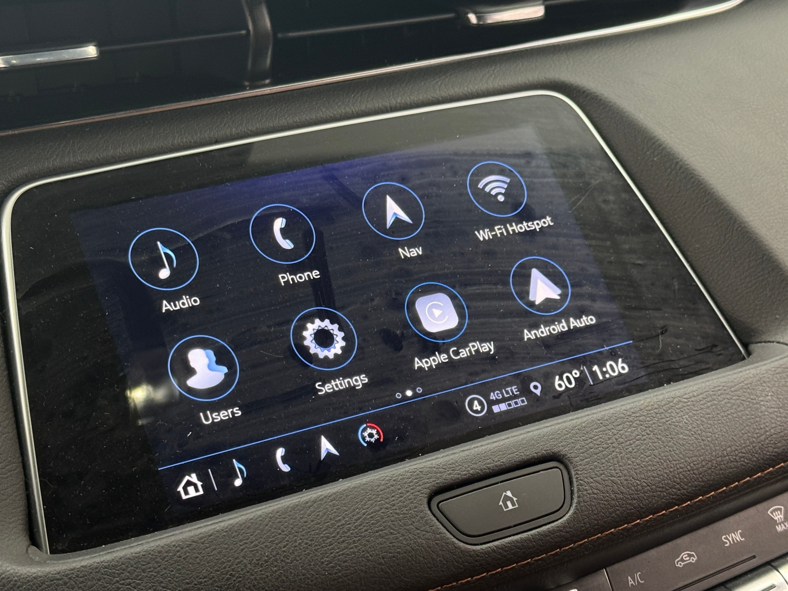 Thumbnail: 2023 Cadillac XT4 - 3