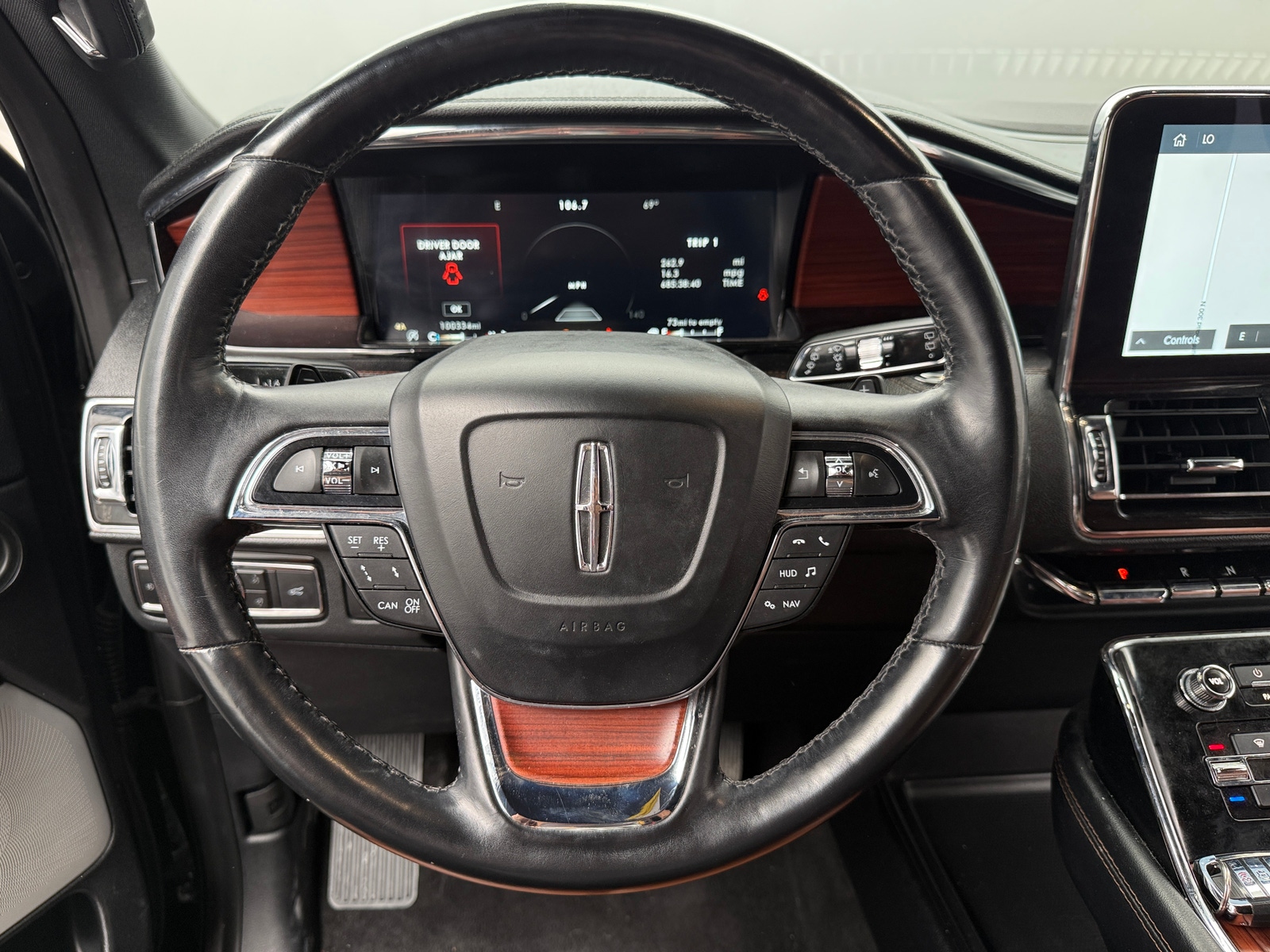 Thumbnail: 2021 Lincoln Navigator - 4