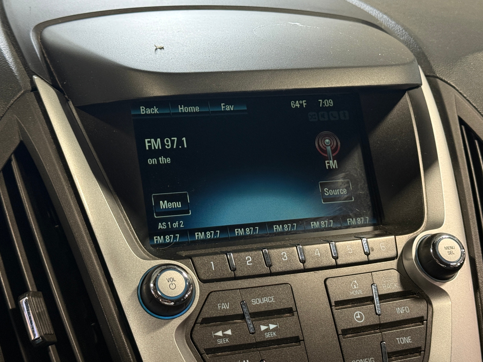 Thumbnail: 2017 Chevrolet Equinox - 4