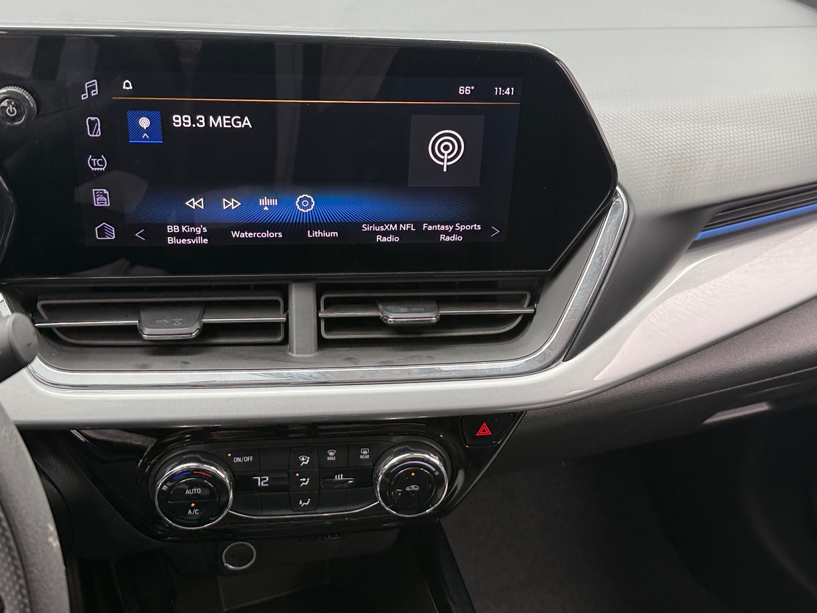 Thumbnail: 2025 Chevrolet Trax - 4