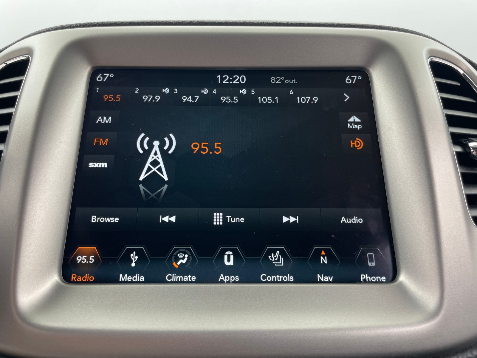 Thumbnail: 2019 Jeep Compass - 3