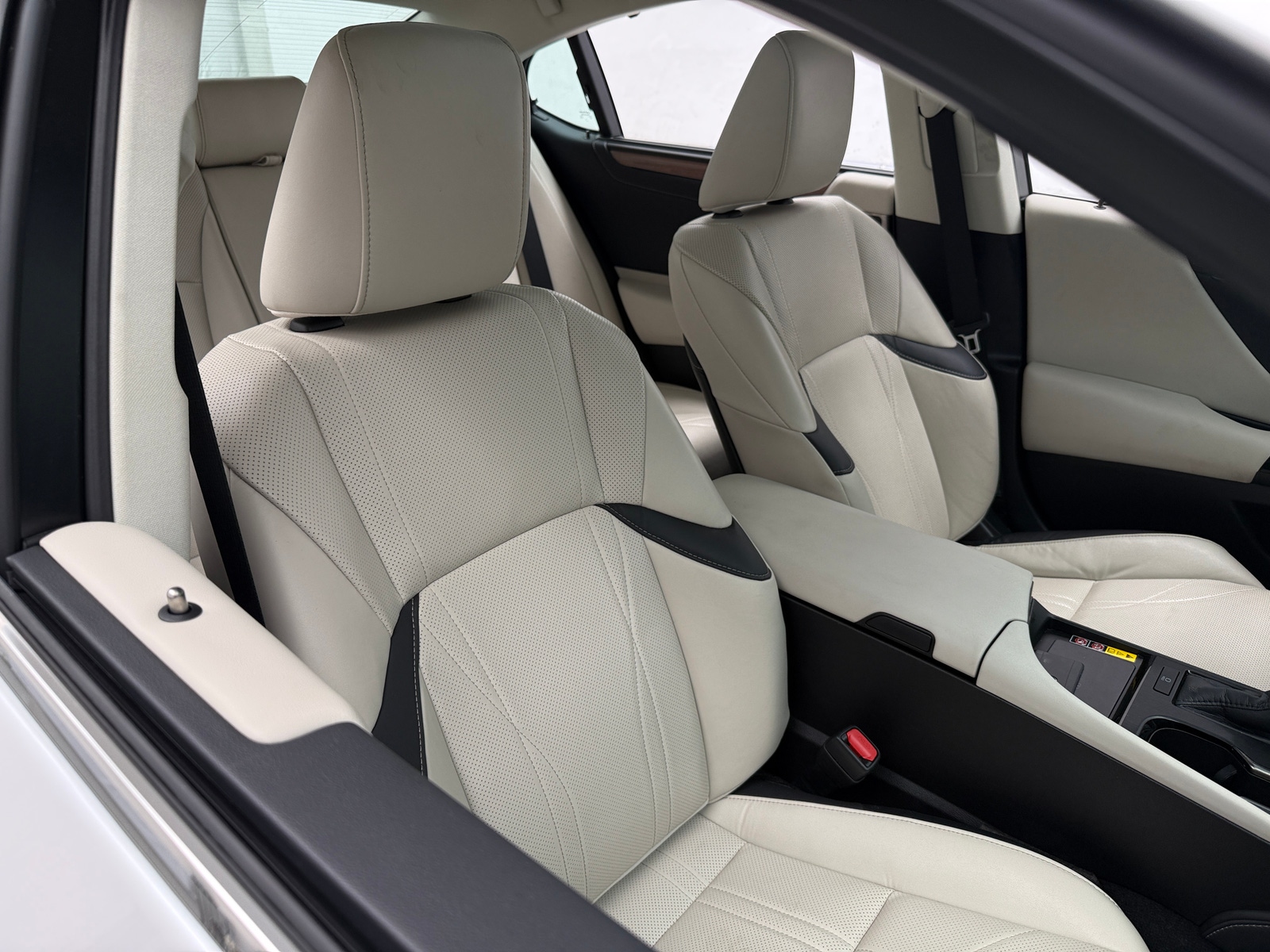 Thumbnail: 2025 Lexus ES - 2