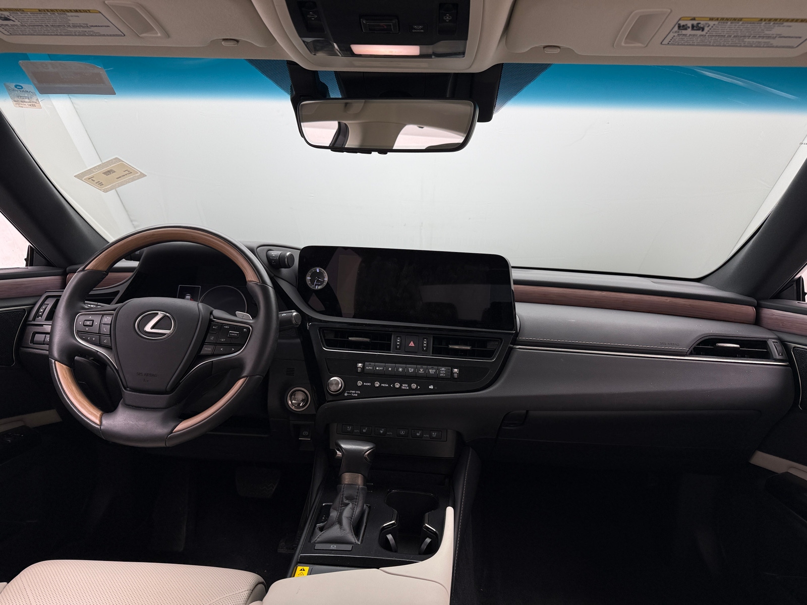 Thumbnail: 2025 Lexus ES - 3