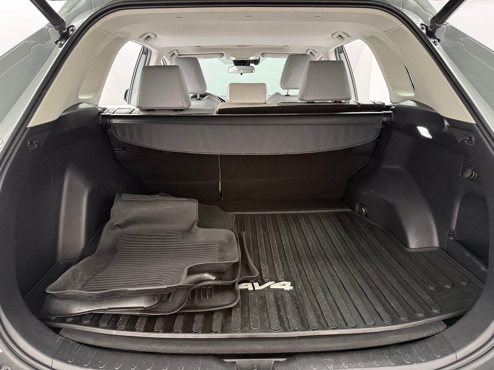 Thumbnail: 2021 Toyota RAV4 - 6
