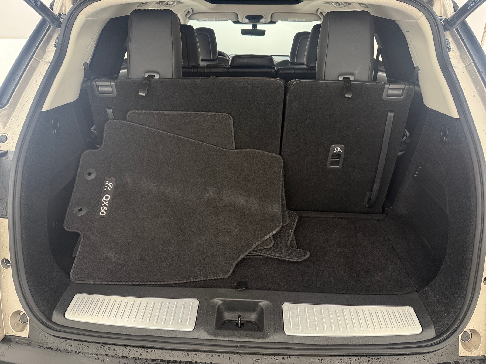 Thumbnail: 2023 INFINITI QX60 - 6