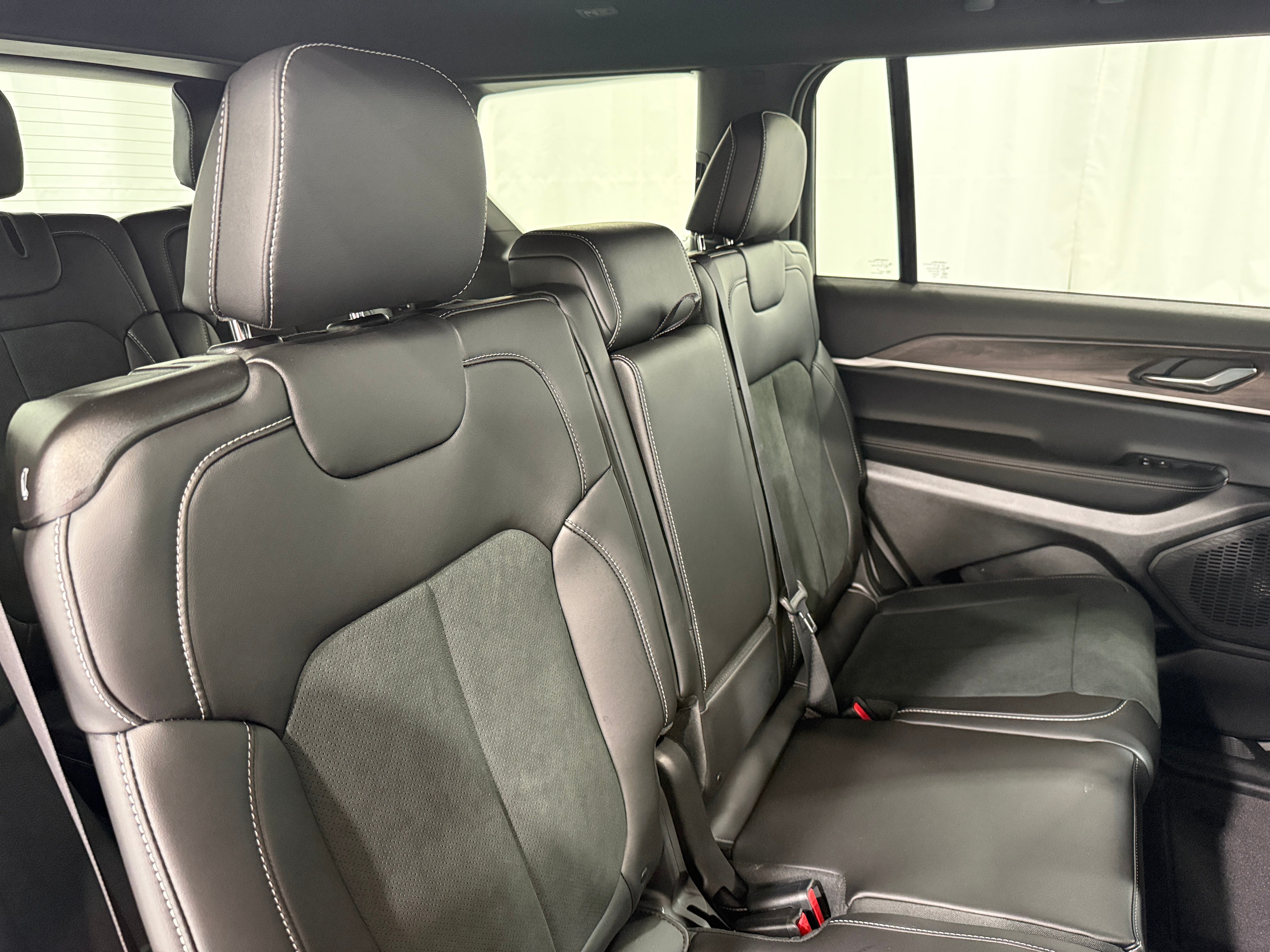 2026 Jeep Grand Cherokee L Laredo Altitude's photo