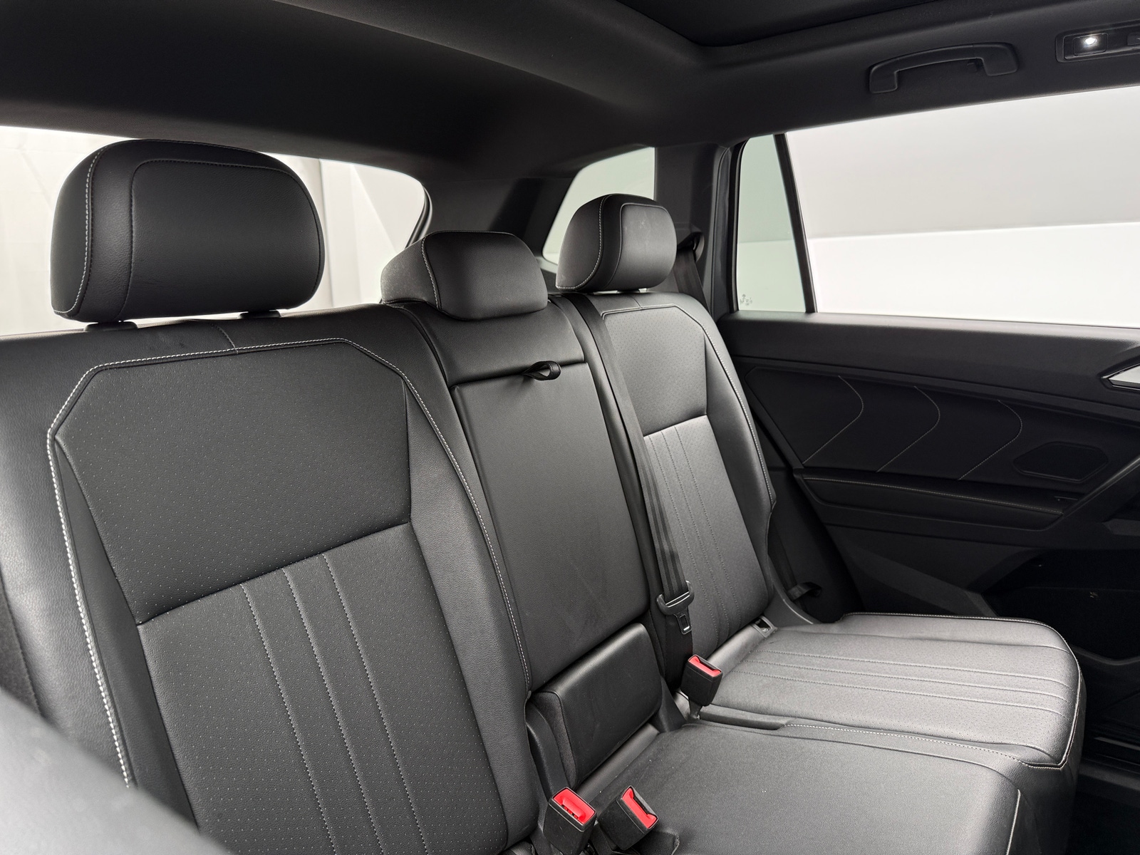 Thumbnail: 2022 Volkswagen Tiguan - 5