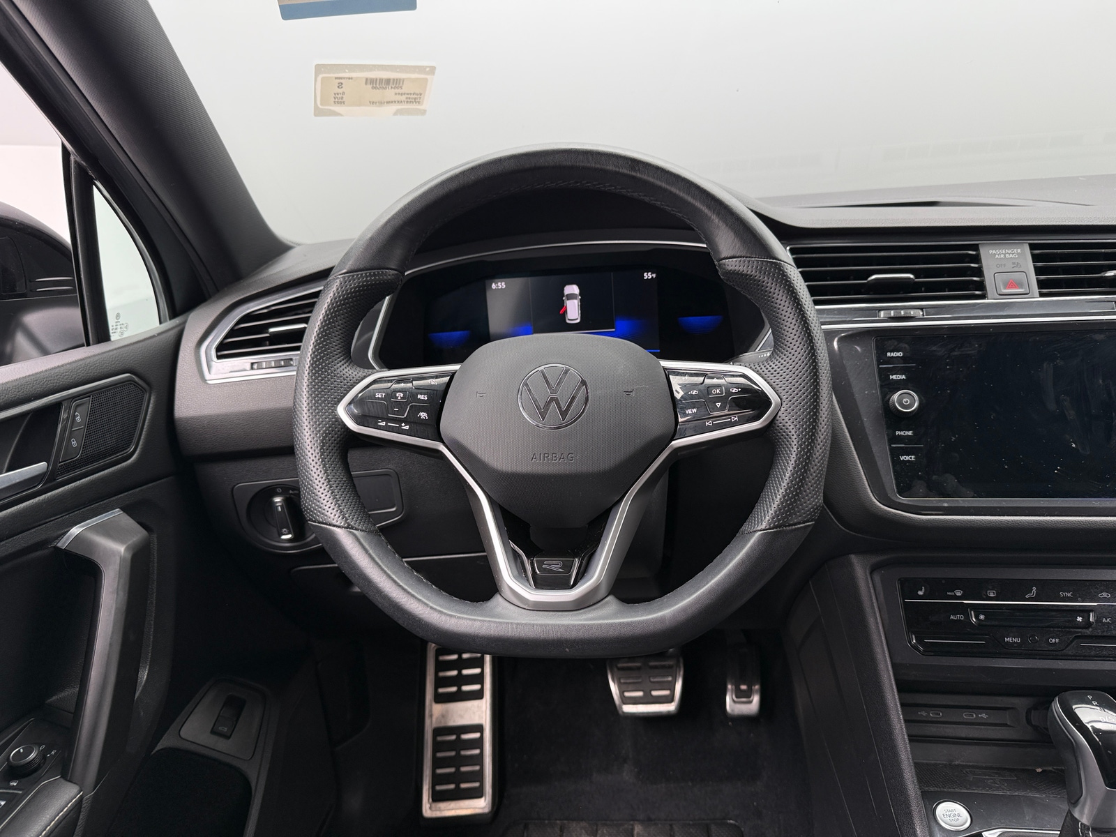 Thumbnail: 2022 Volkswagen Tiguan - 4