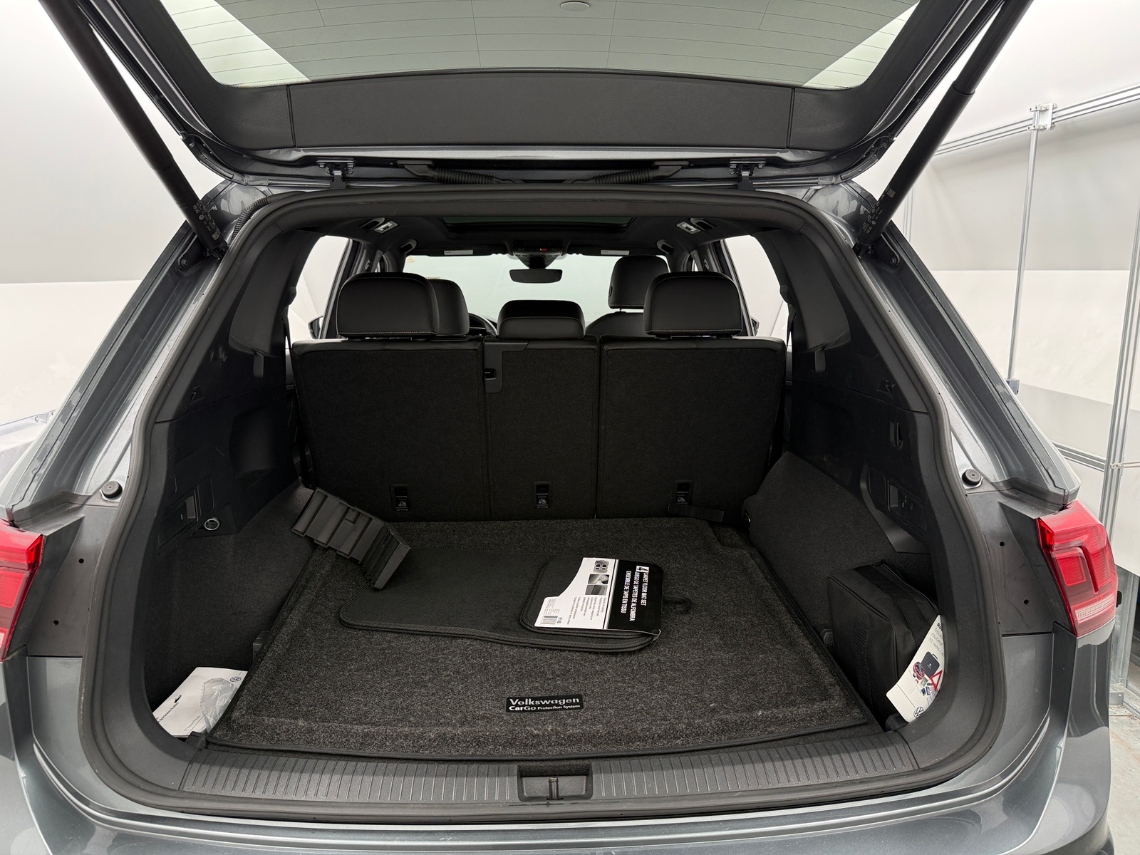 Thumbnail: 2022 Volkswagen Tiguan - 6