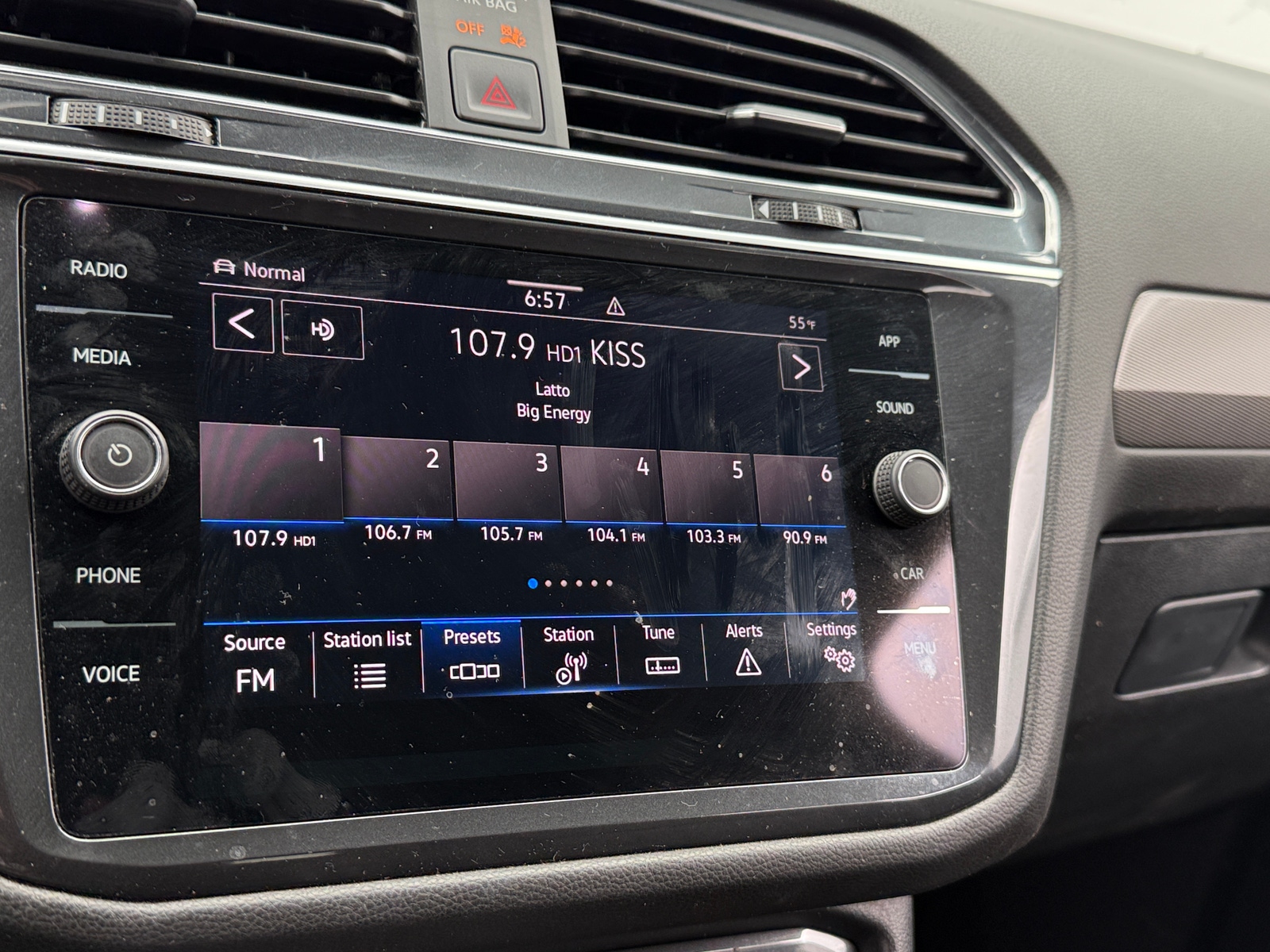 Thumbnail: 2022 Volkswagen Tiguan - 3