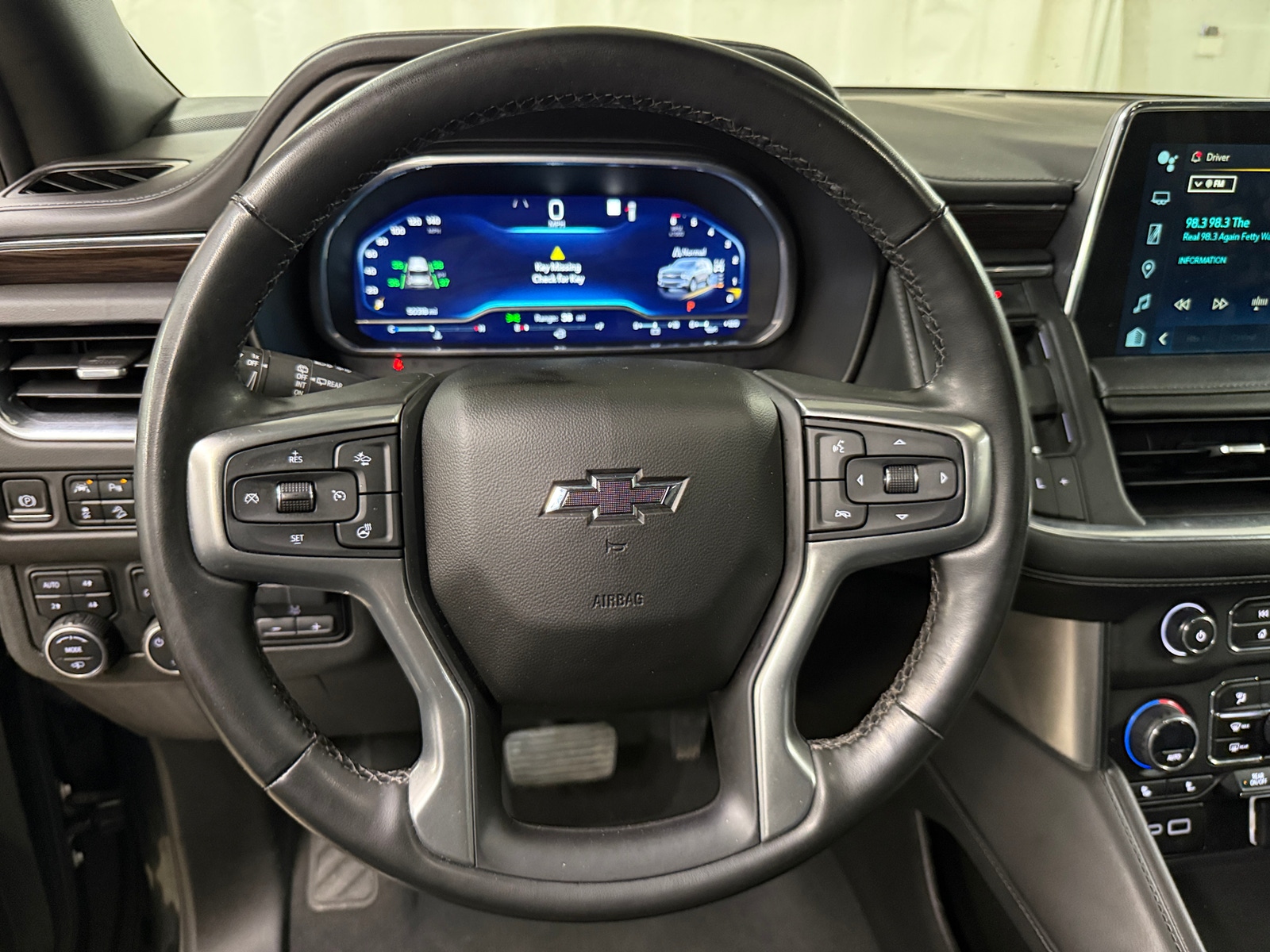 Thumbnail: 2023 Chevrolet Suburban - 4