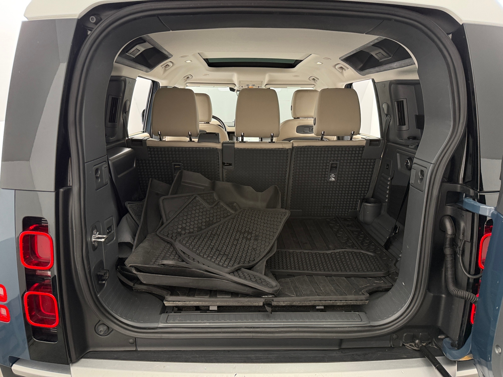 Thumbnail: 2020 Land Rover Defender - 6