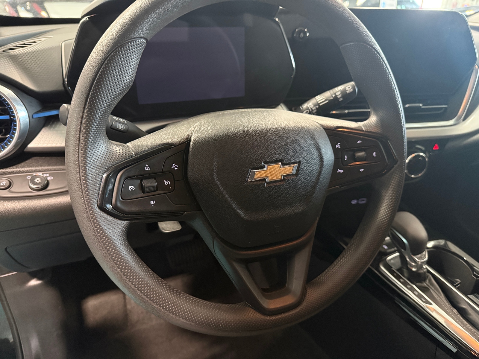 Thumbnail: 2025 Chevrolet Trax - 5
