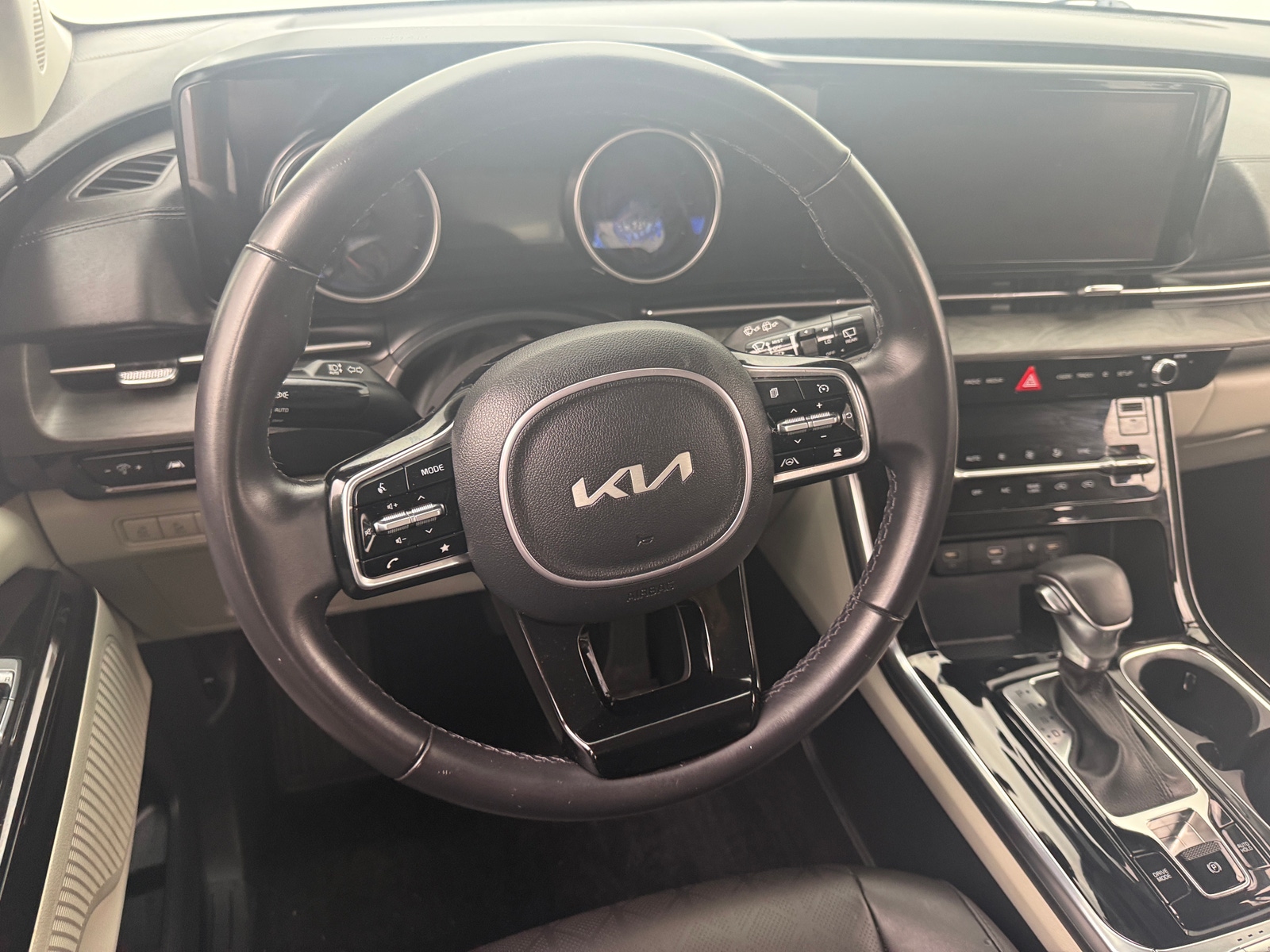 Thumbnail: 2023 Kia Carnival - 4
