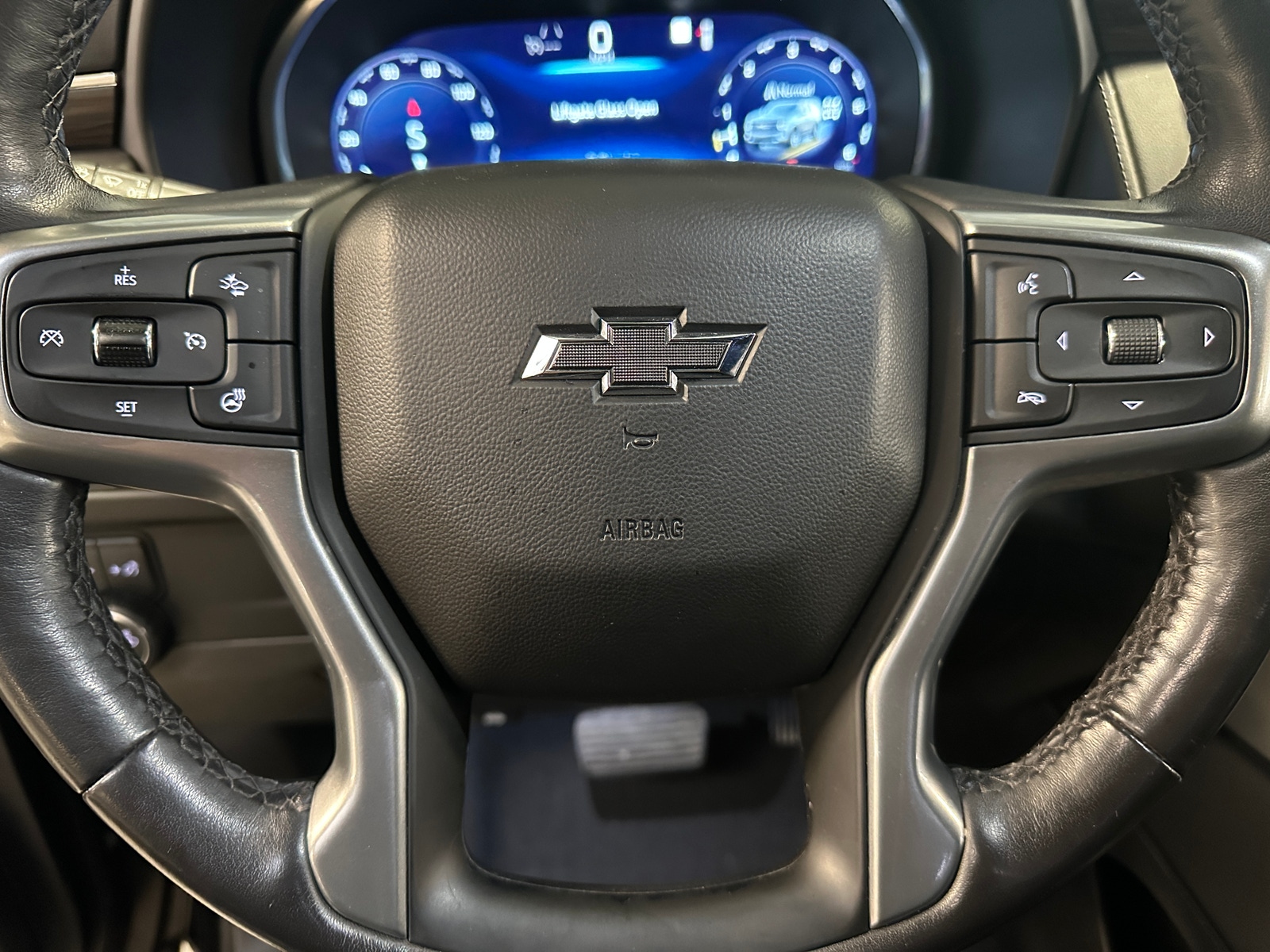 Thumbnail: 2022 Chevrolet Suburban - 4