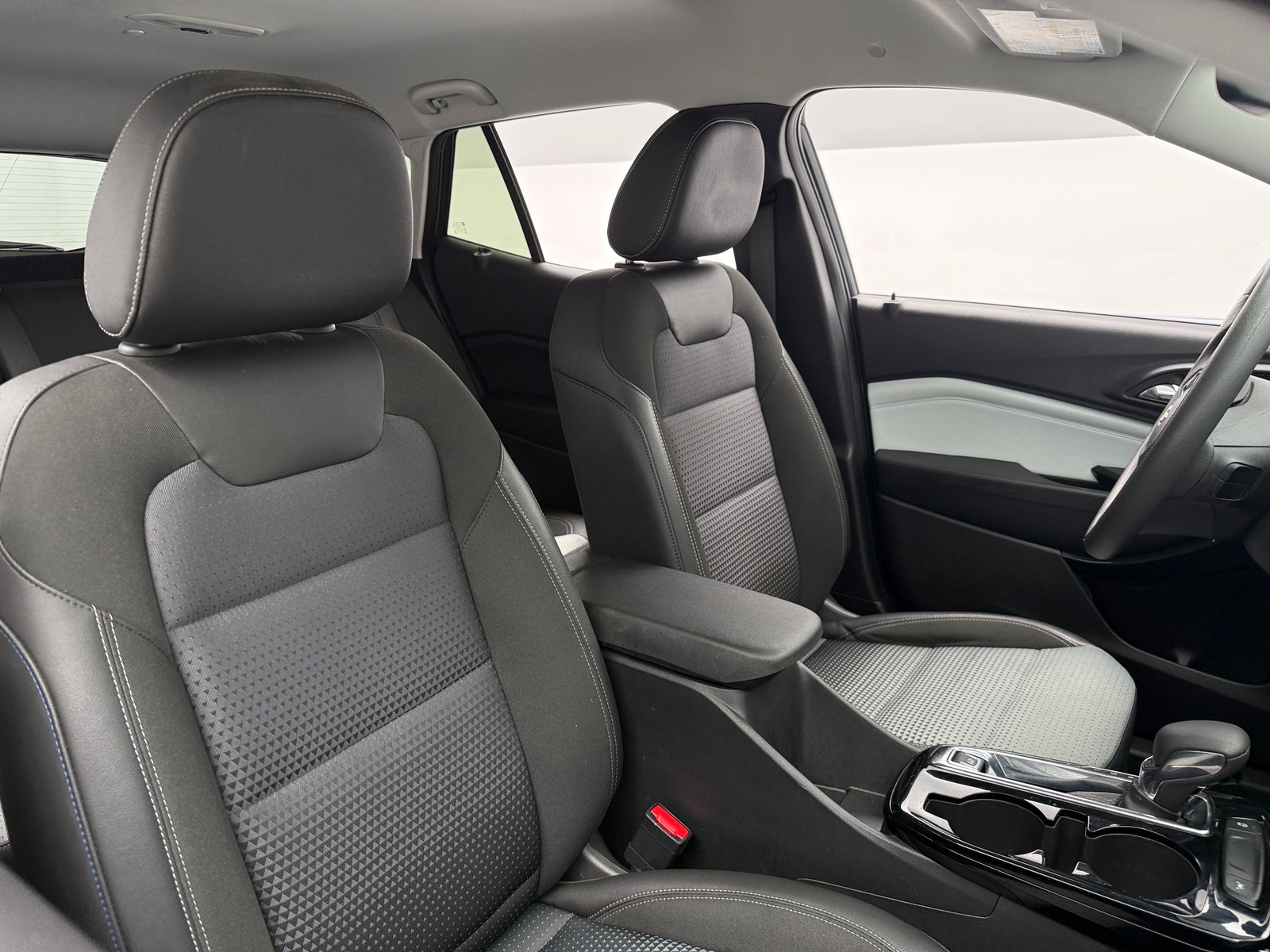 Thumbnail: 2025 Chevrolet Trax - 2