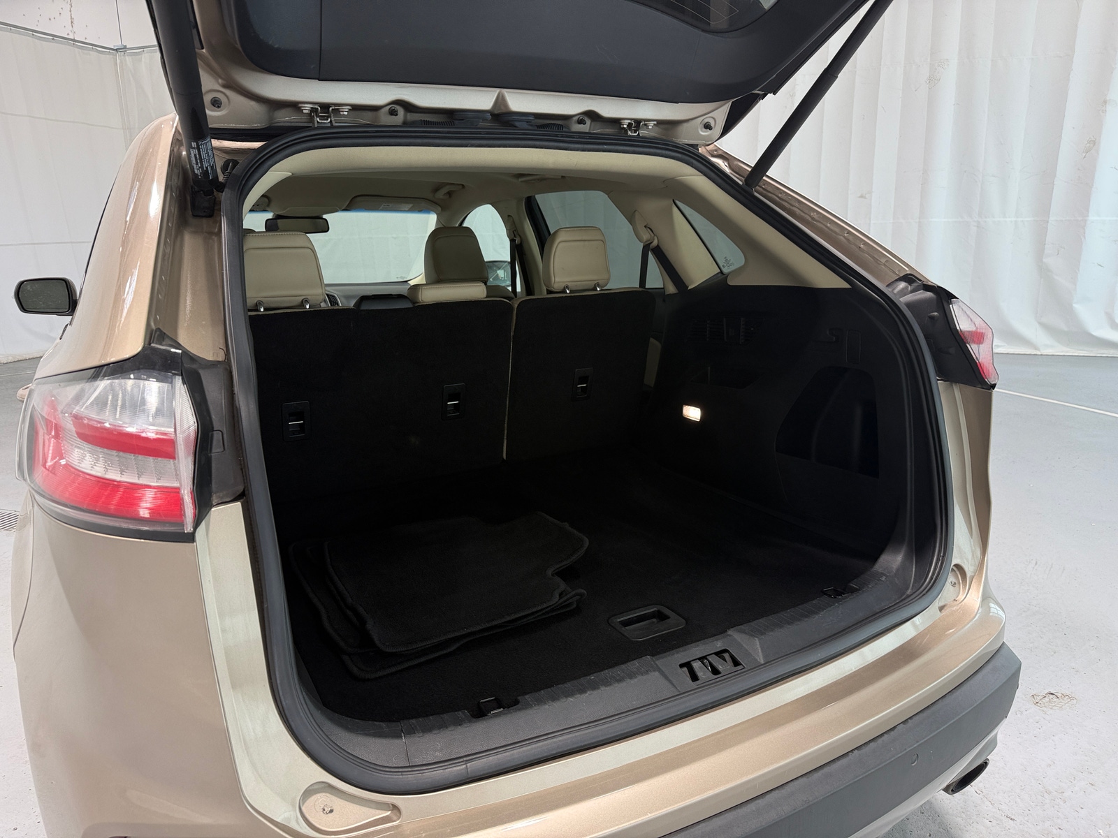 Thumbnail: 2020 Ford Edge - 6