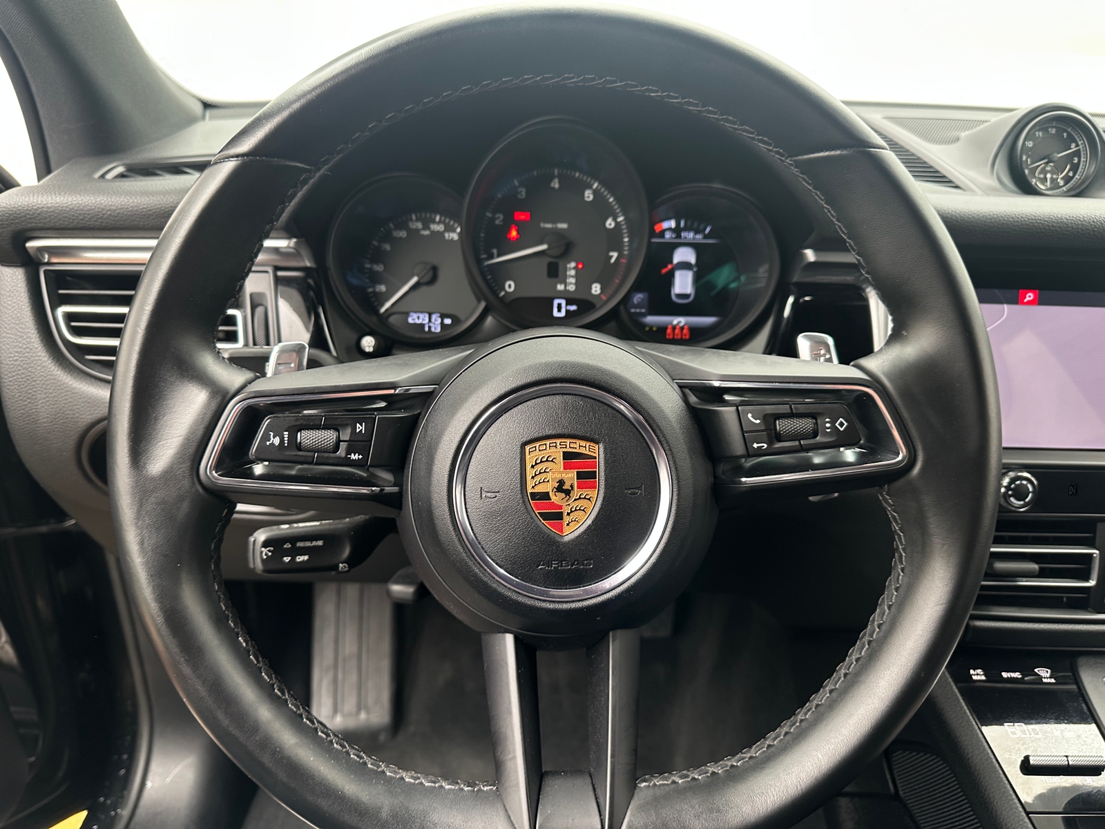 Thumbnail: 2022 Porsche Macan - 4