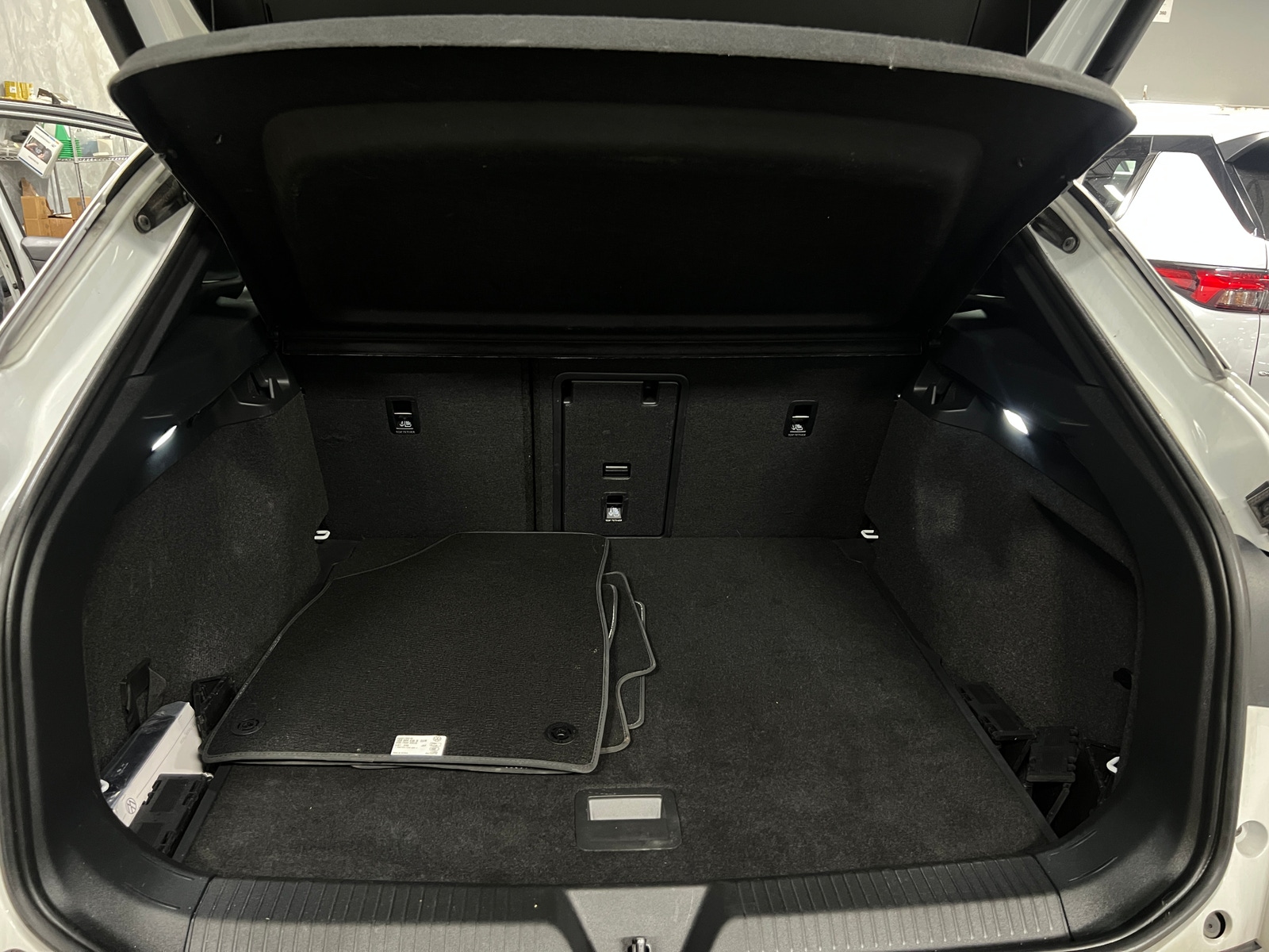 Thumbnail: 2021 Volkswagen ID.4 - 6